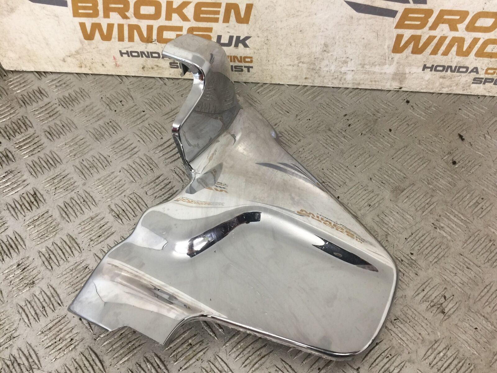 HONDA GL1800 GL 1800 LEFT CHROME ENGINE COVER YEAR 2004-10 ABS (STOCK 890)