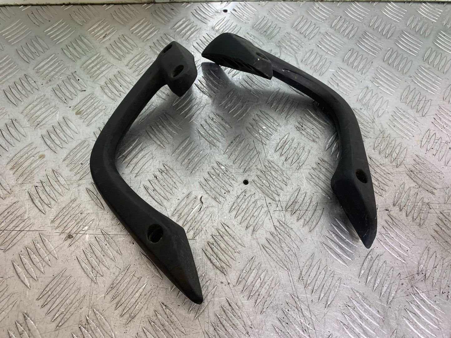 HONDA NT650 V DEAUVILLE GRAB RAIL  YEAR 1998-01(CMB1320)