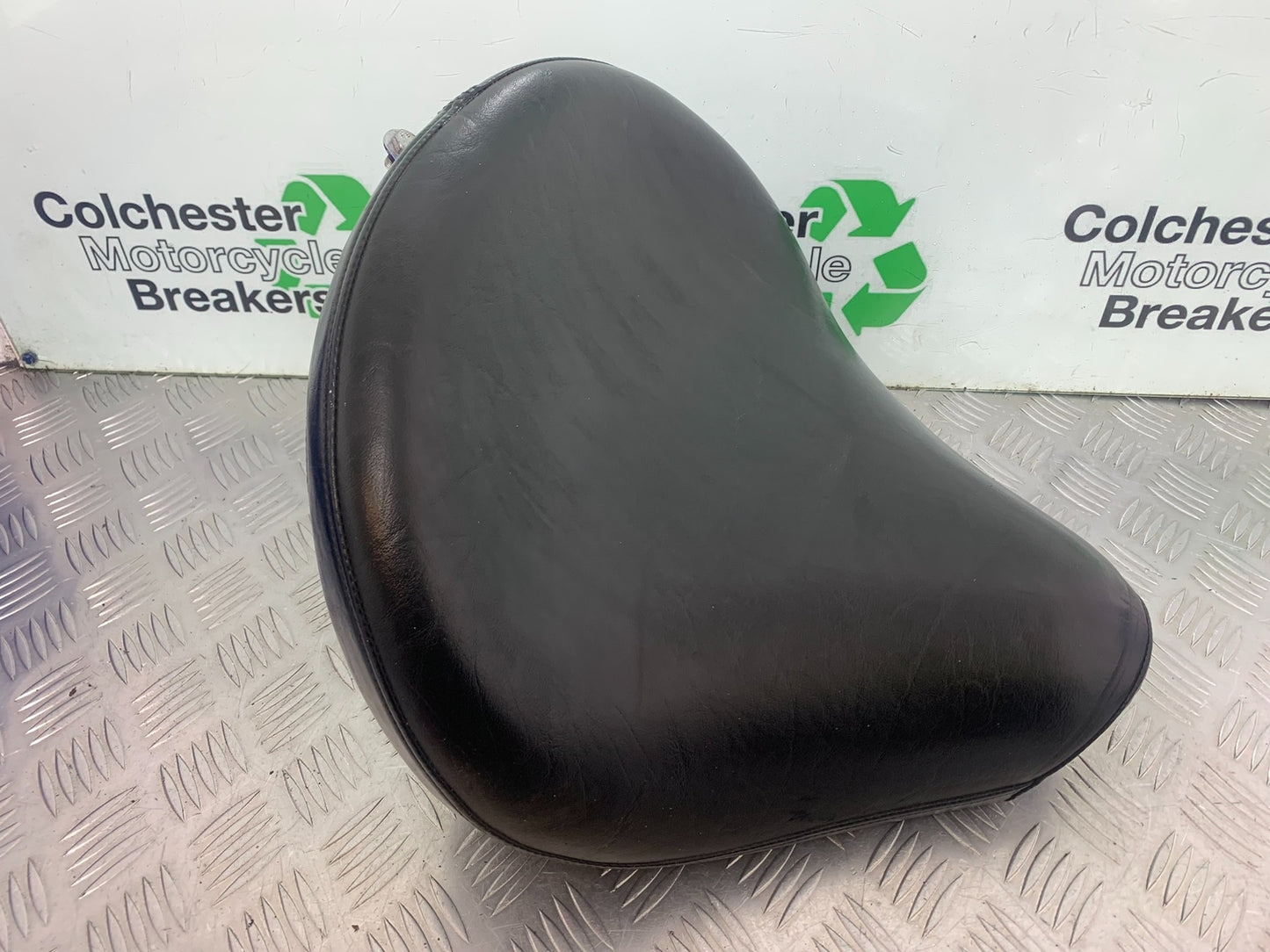 YAMAHA XVS 1100 DRAGSTAR FRONT SEAT  YEAR 2000-2007 (CMB1108)