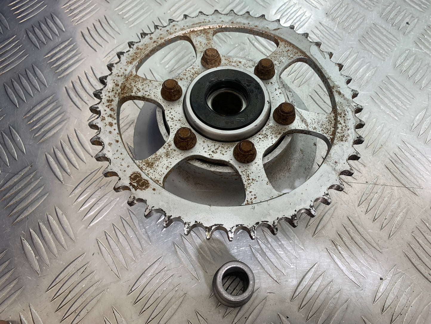 SUZUKI GSF1200  GSF 1200 BANDIT SPROCKET CARRIER  YEAR 1997-2000 (CMB1149)