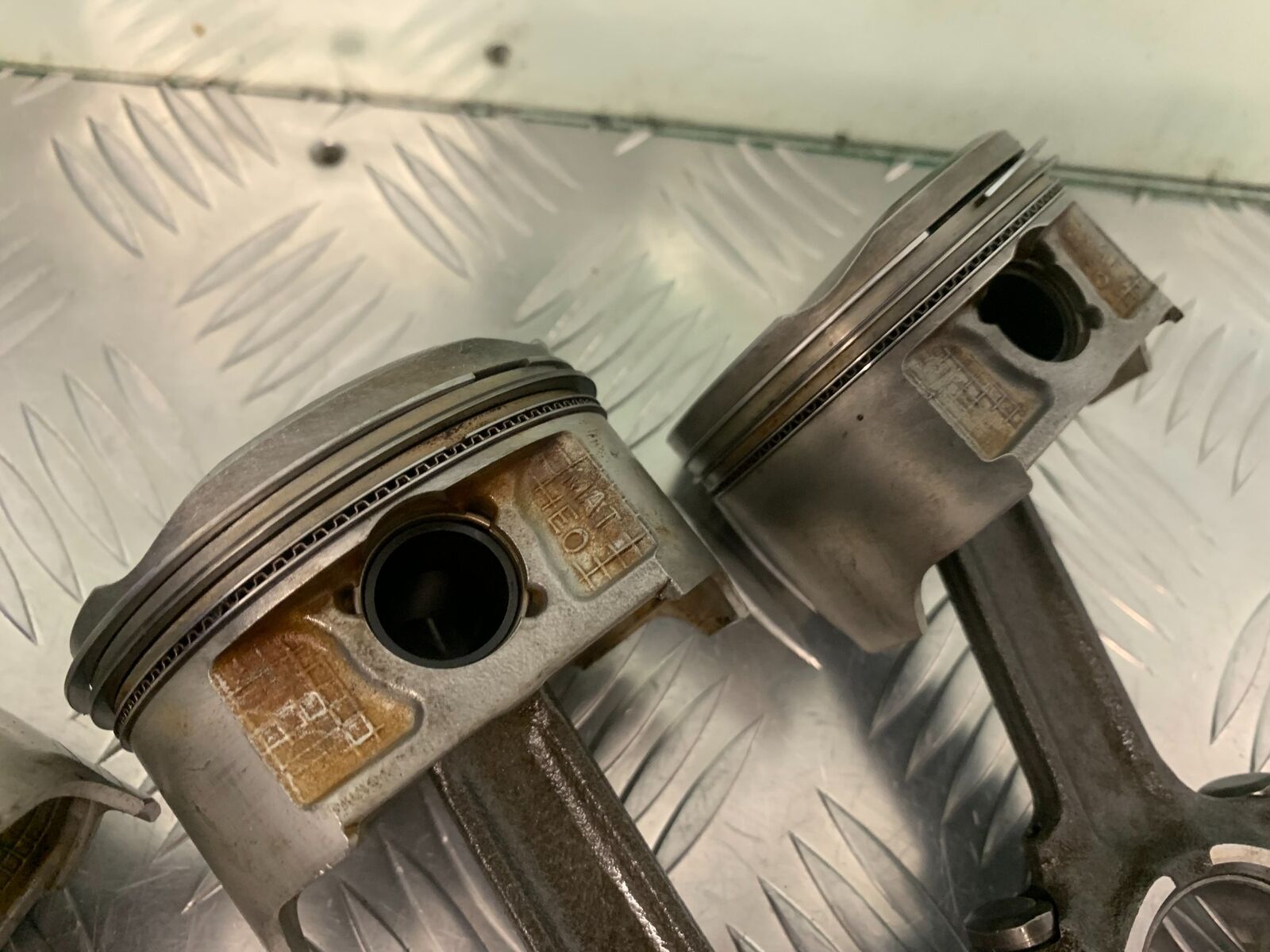 HONDA CBR1100 BLACKBIRD CONRODS AND PISTONS  YEAR 1999-05 (STOCK 961)