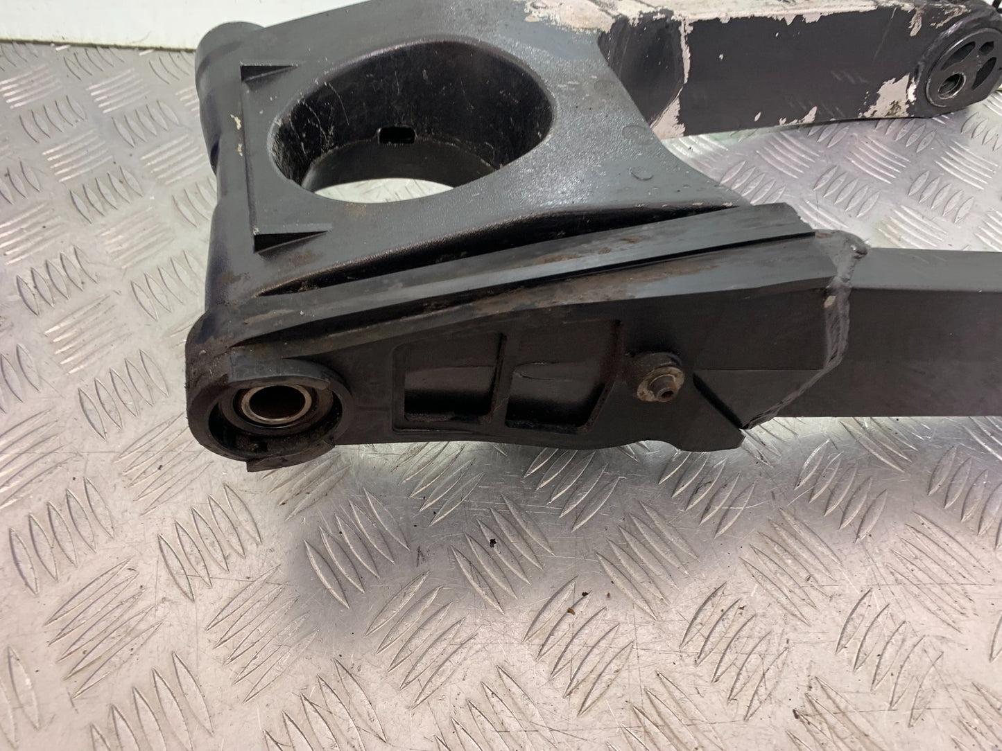 KAWASAKI ZZR1100 D SWINGARM   YEAR 1993-2001 (CMB1189)
