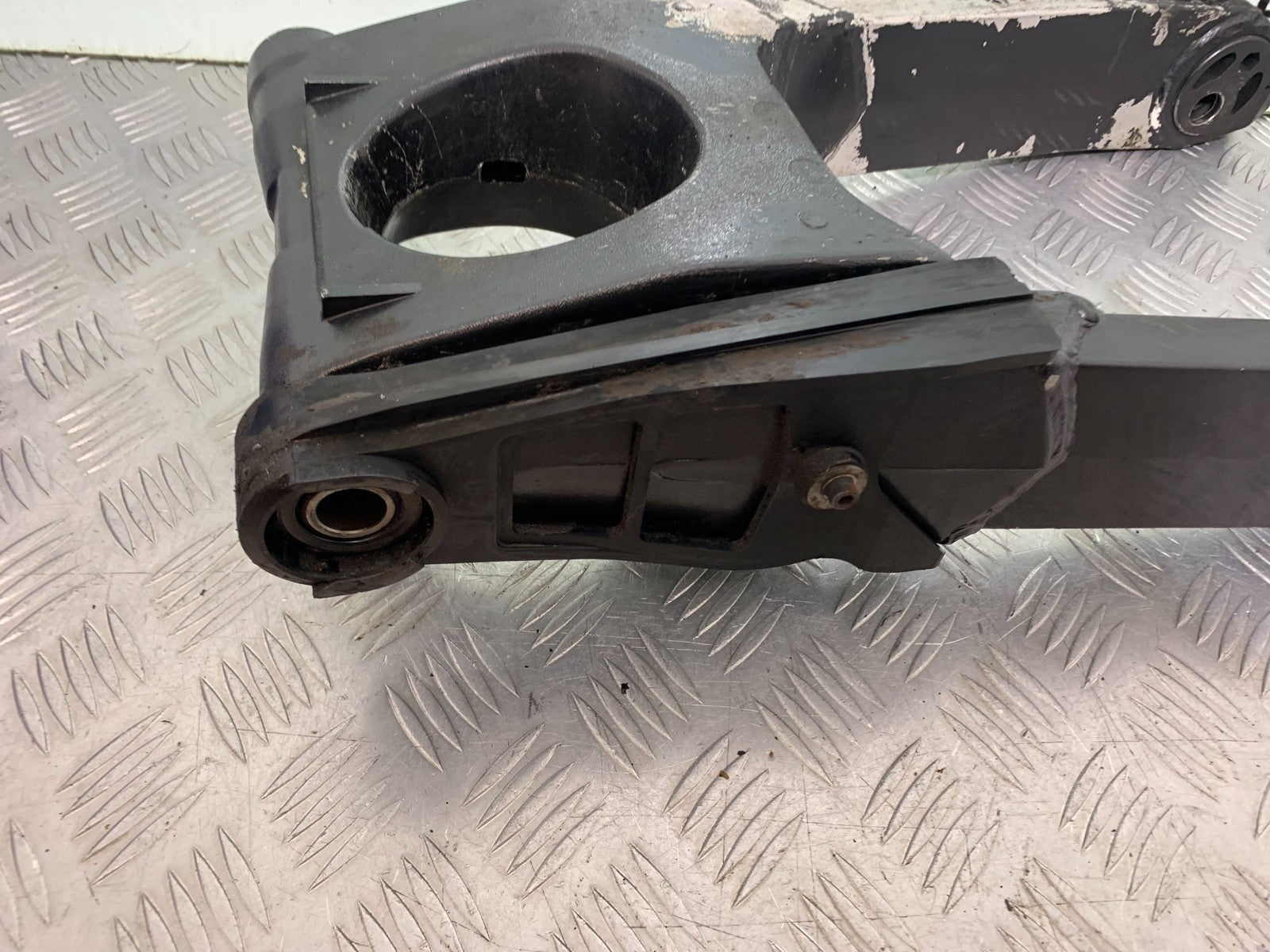 KAWASAKI ZZR1100 D SWINGARM   YEAR 1993-2001 (CMB1189)
