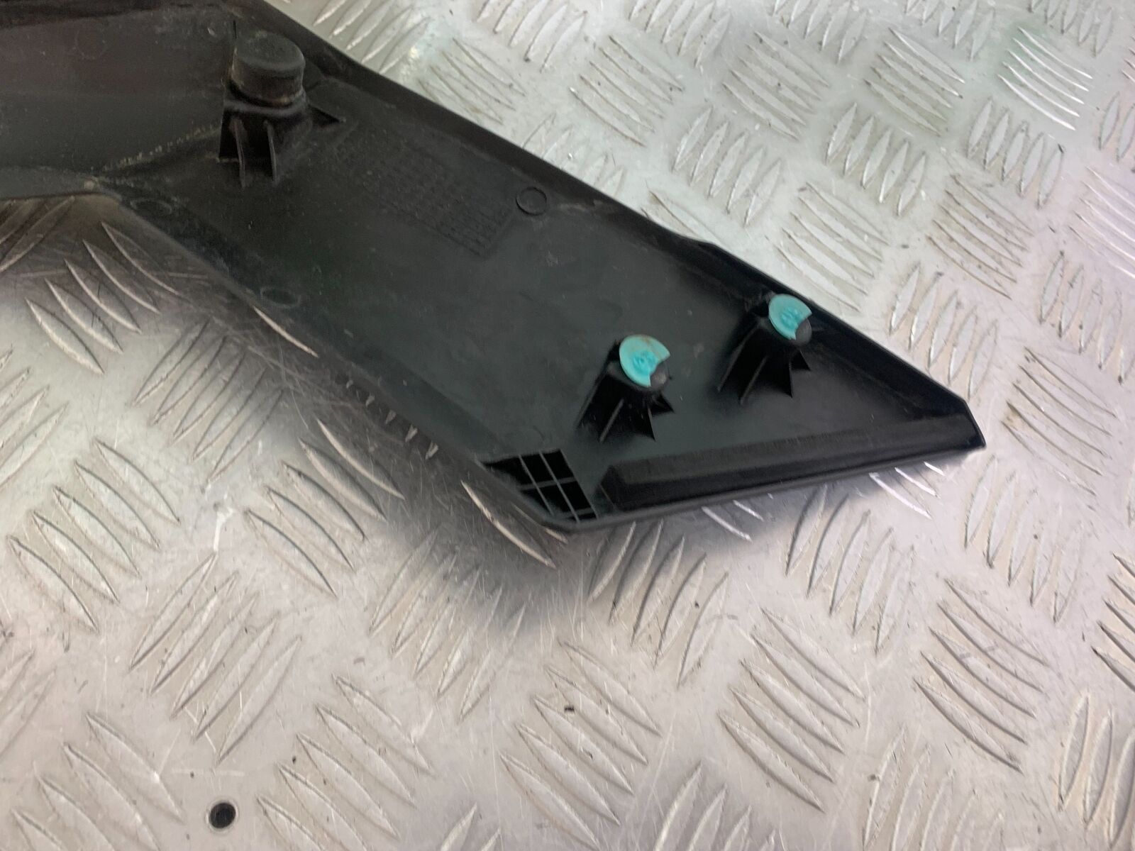 SUZUKI DL 650 V-STROM RIGHT SIDE INFILL PANEL YEAR 2020 (CMB1117)