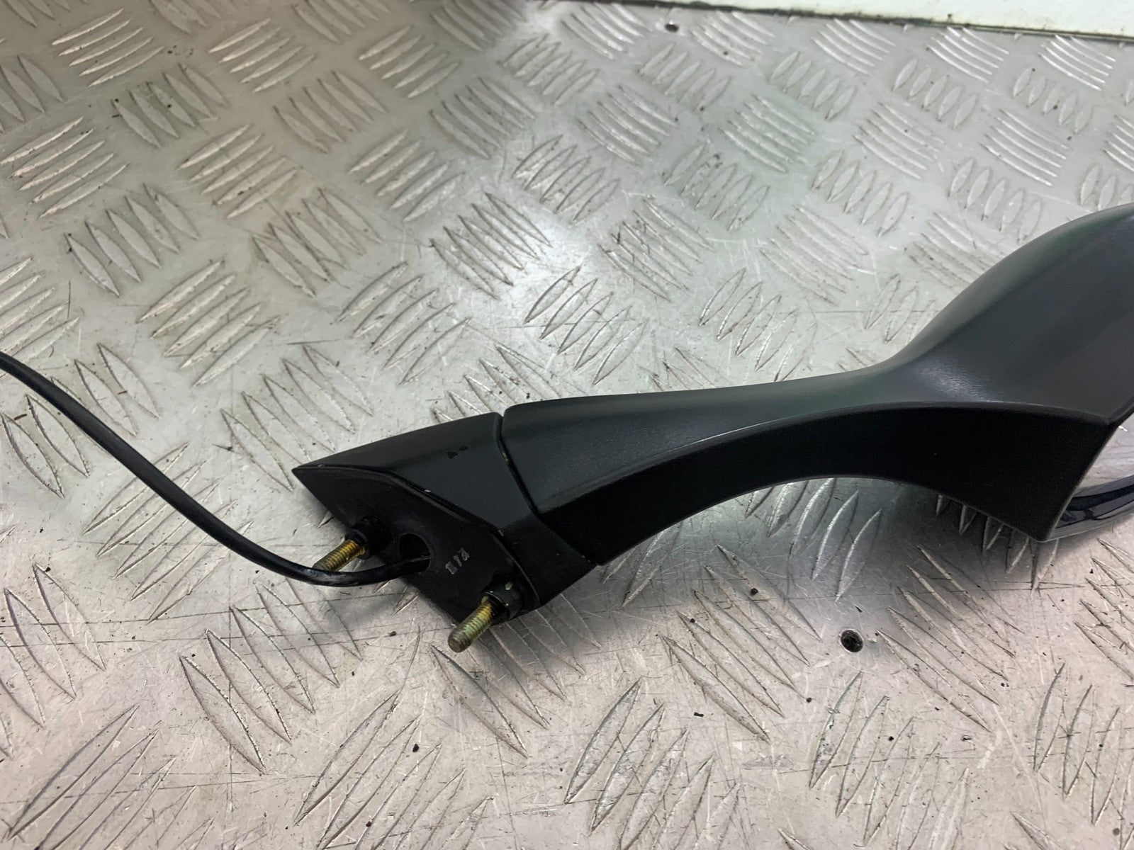 TRIUMPH 1050 SPRINT GT RIGHT MIRROR YEAR 2010-2016 (CMB1250)