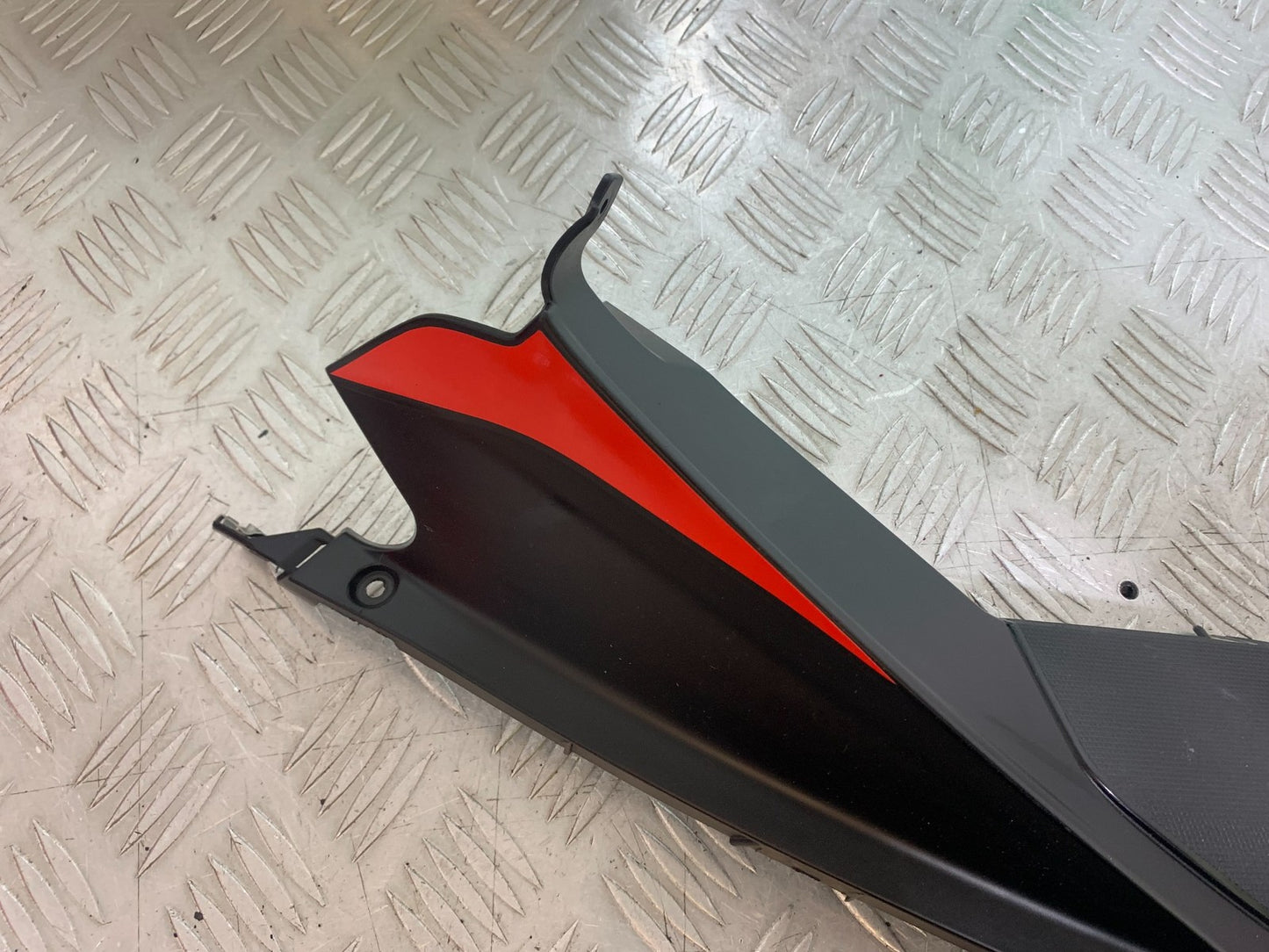 APRILIA RSV4 FACTORY LEFT AIR TUBE COVER  YEAR 2009-2012 (CMB1224)