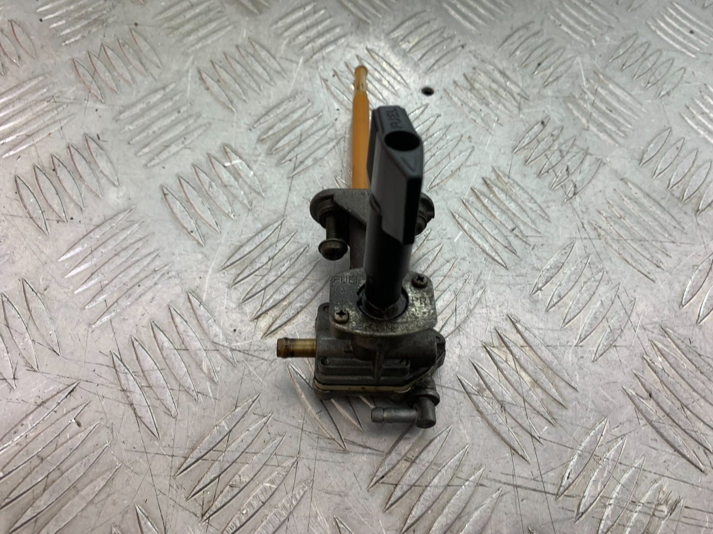 YAMAHA XJ600 XJ 600 DIVERSION PETROL TAP  1998-2000 (CMB1191)
