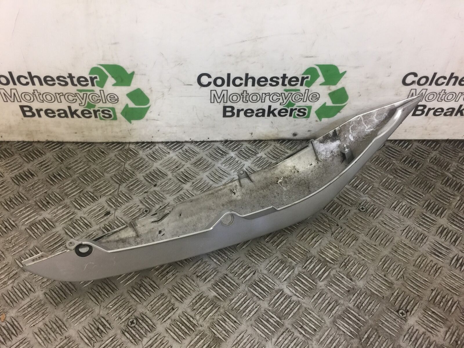 KAWASAKI ER6 F RIGHT SEAT PANEL YEAR 2006-2008 (STOCK 447)