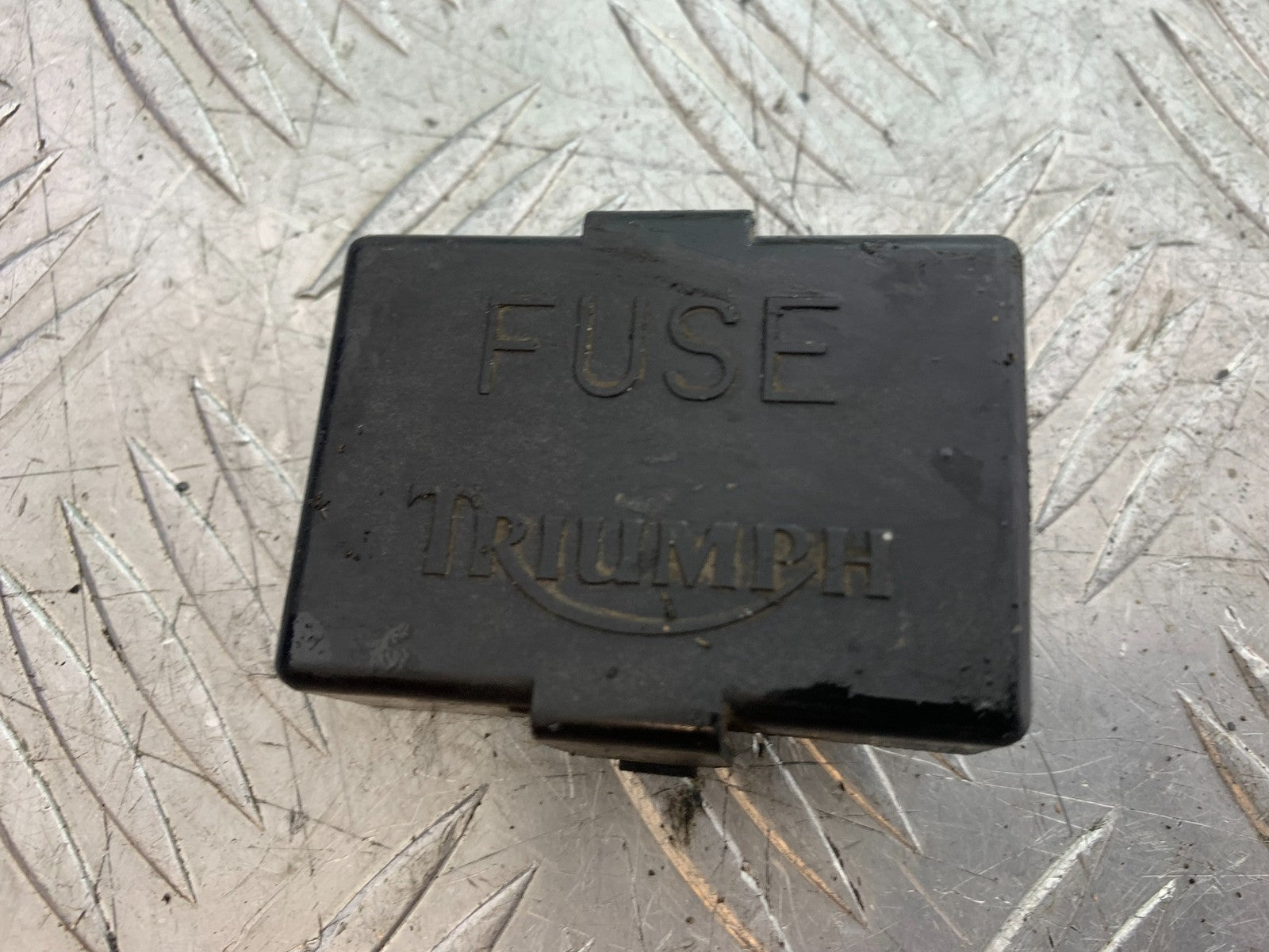 TRIUMPH TROPHY 900 FUSE BOX LID YEAR 1991-95 (CMB1251)