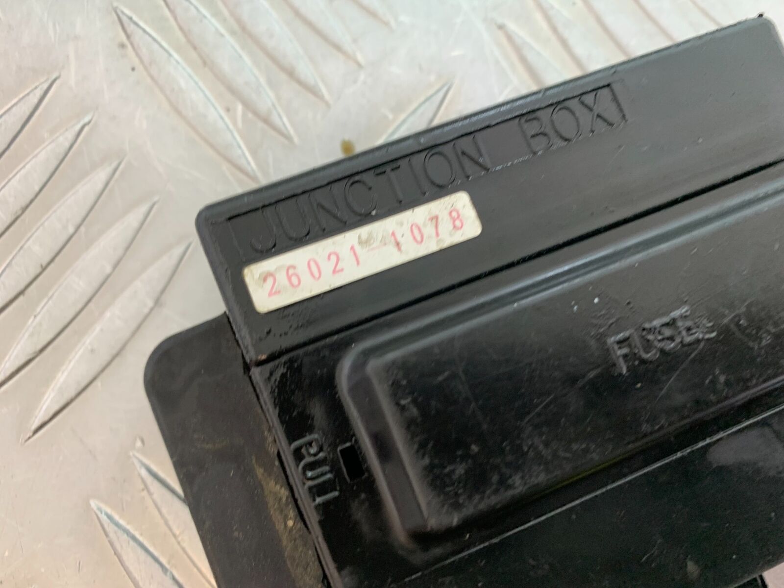 KAWASAKI ZR 750 ZEPHYR FUSE BOX  YEAR 1991-95 (CMB1008)