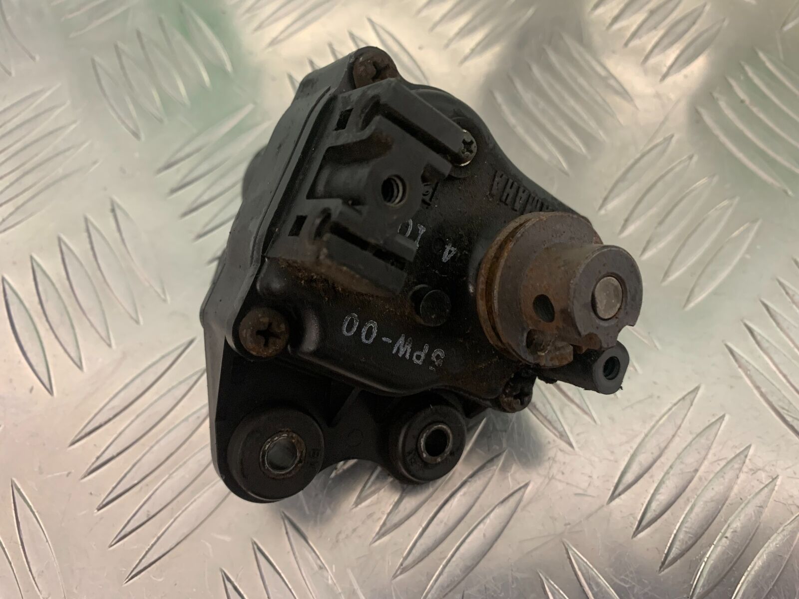 YAMAHA YZF R1 5VY SERVO MOTOR  YEAR 2004-2006 (STOCK 953)