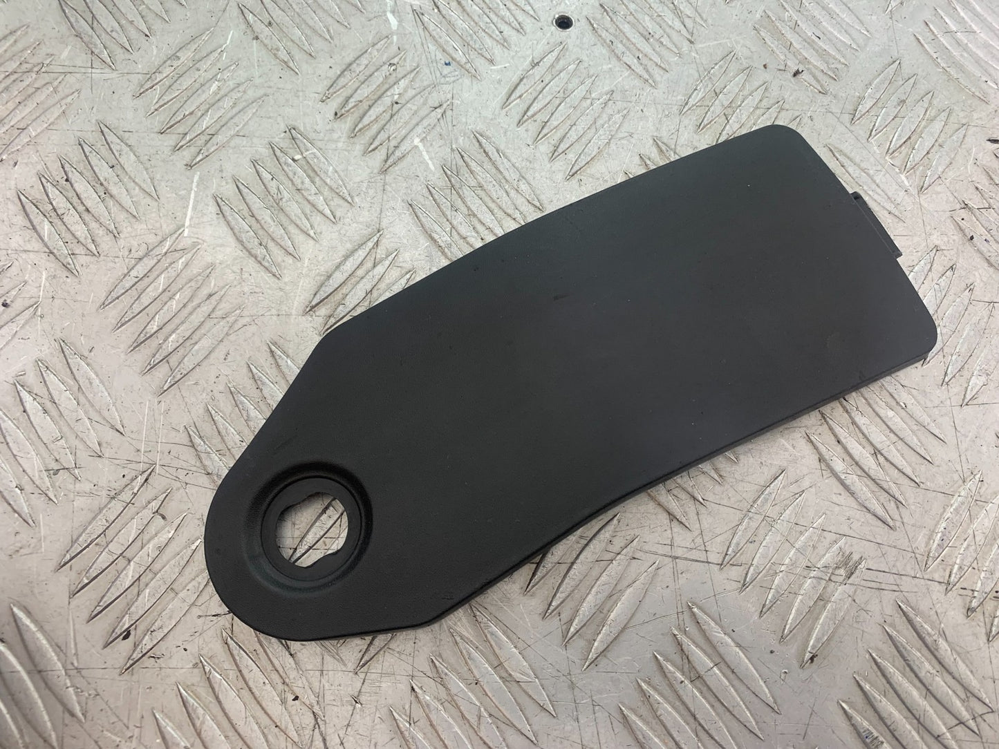 TRIUMPH 1050 SPRINT ST RIGHT INFILL LID   YEAR 2004-2007 (CMB1197)