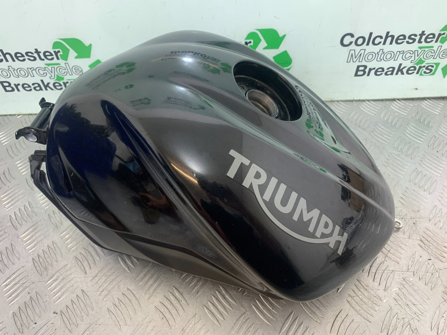 TRIUMPH 675 STREET TRIPLE PETROL TANK   2013-2016 (CMB1186)
