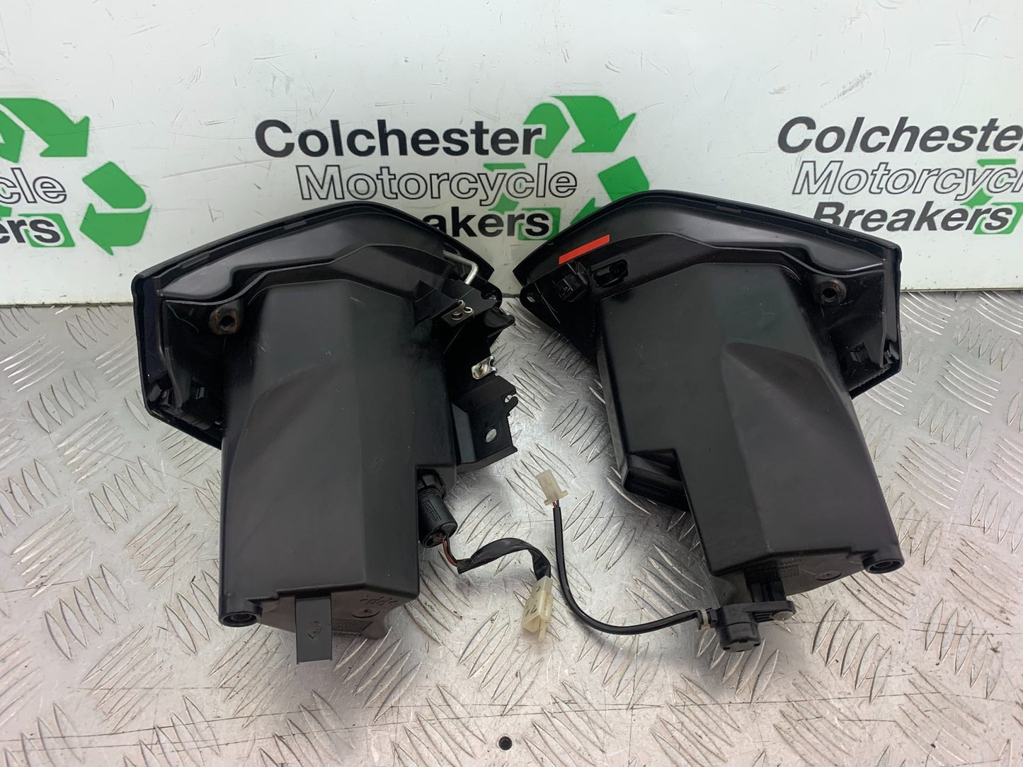 YAMAHA XMAX 300 LEFT AND RIGHT POCKETS  YEAR 2017-2020 (CMB1218)