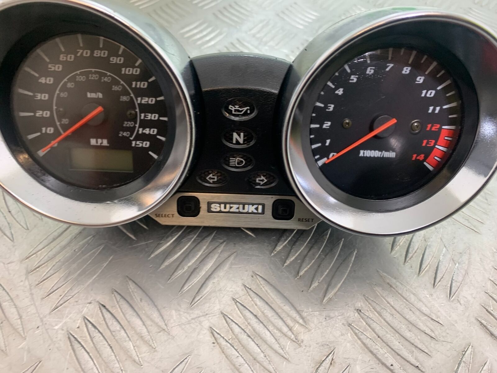 SUZUKI GSF600 GSF 600 BANDIT CLOCKS SPEEDO DASH   YEAR 2001-2003 (CMB1102)