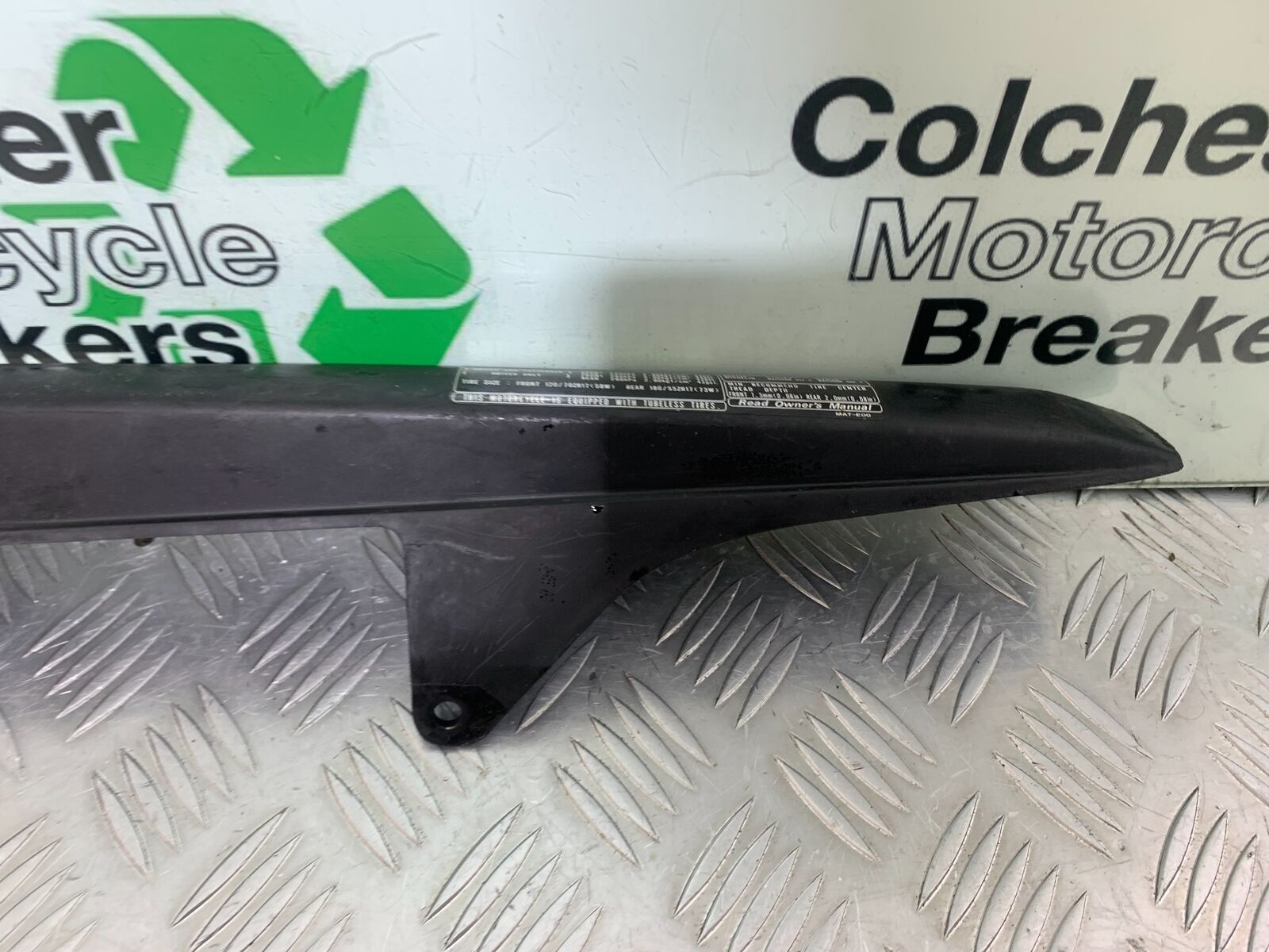 HONDA CBR1100 BLACKBIRD CHAIN GUARD   YEAR 1999-2005 (CMB1103)