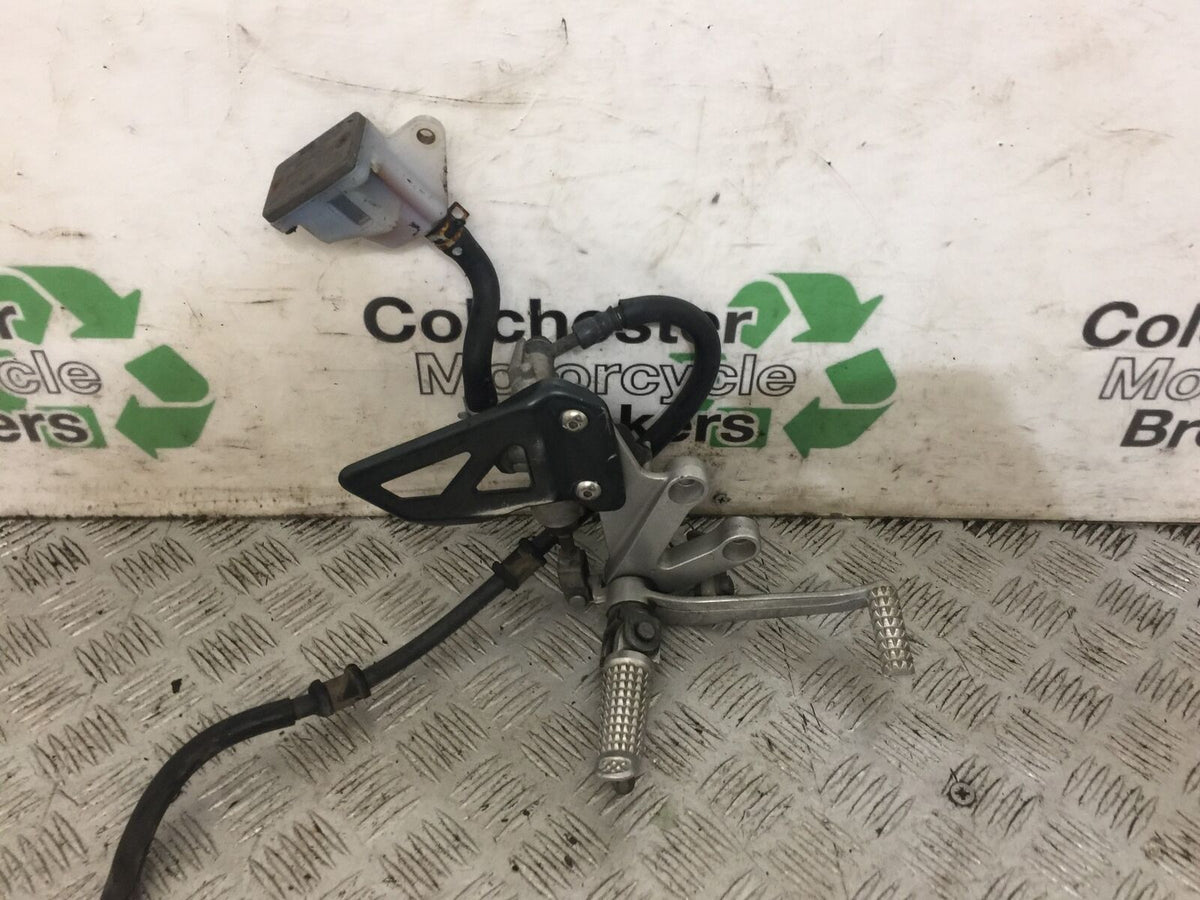 SUZUKI GSXR600 GSXR 600 K1 K2 FRONT RIGHT HANGER  YEAR 2000 (STOCK 809)