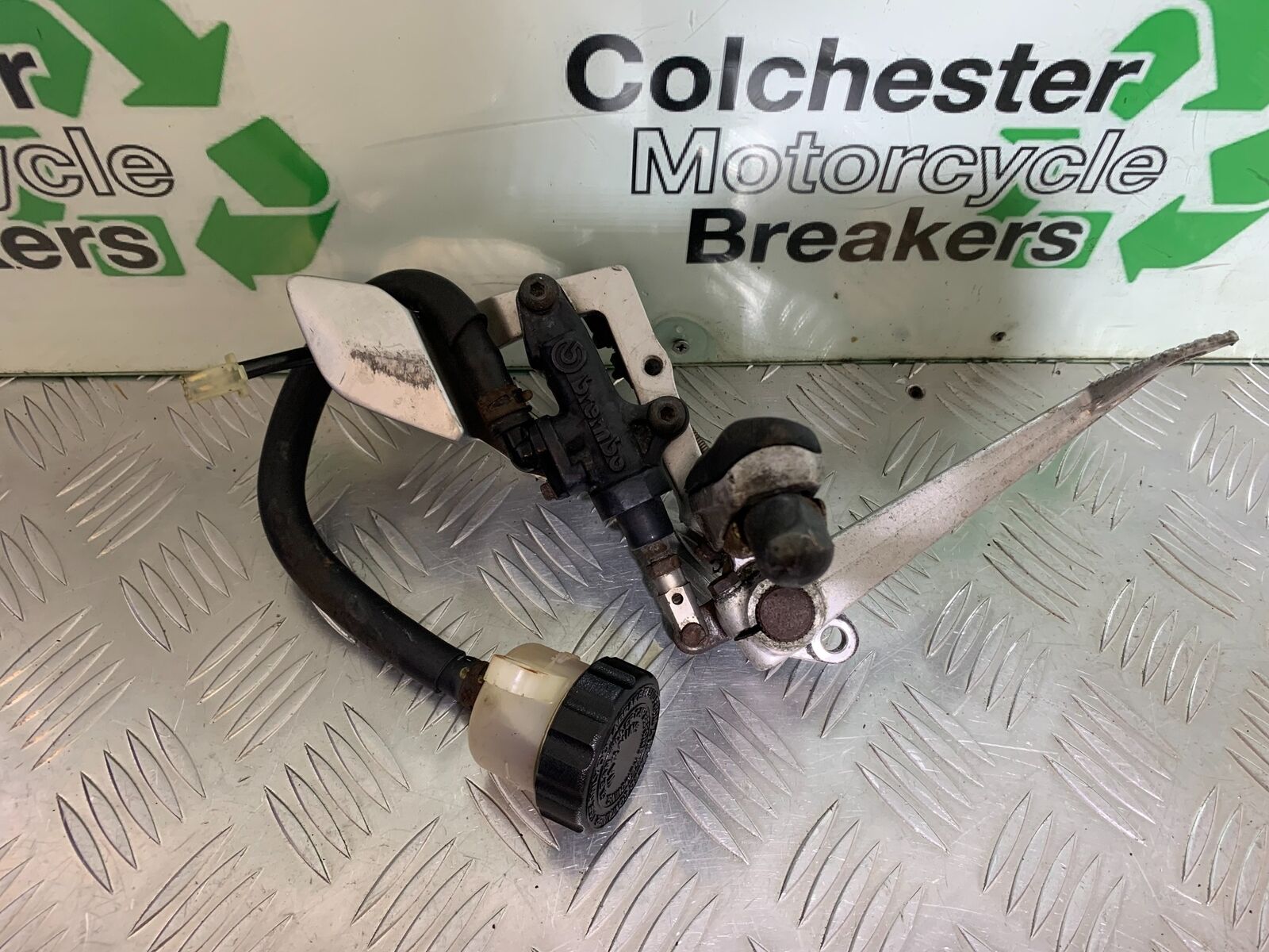 YAMAHA FJR1300 FJR 1300 FRONT RIGHT HANGER   YEAR 2001-05 (CMB1005)
