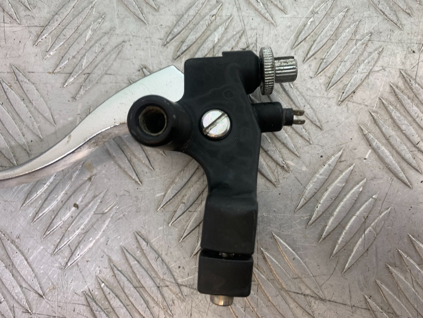 SINNIS HOODLUM 125 CLUTCH LEVER AND BREACKET YEAR 2021-2025 (CMB1196)