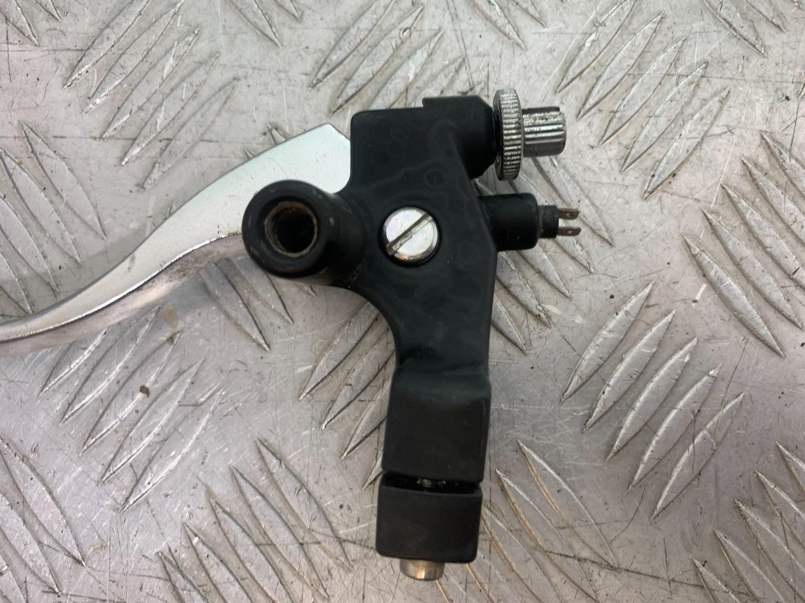 SINNIS HOODLUM 125 CLUTCH LEVER AND BREACKET YEAR 2021-2025 (CMB1196)