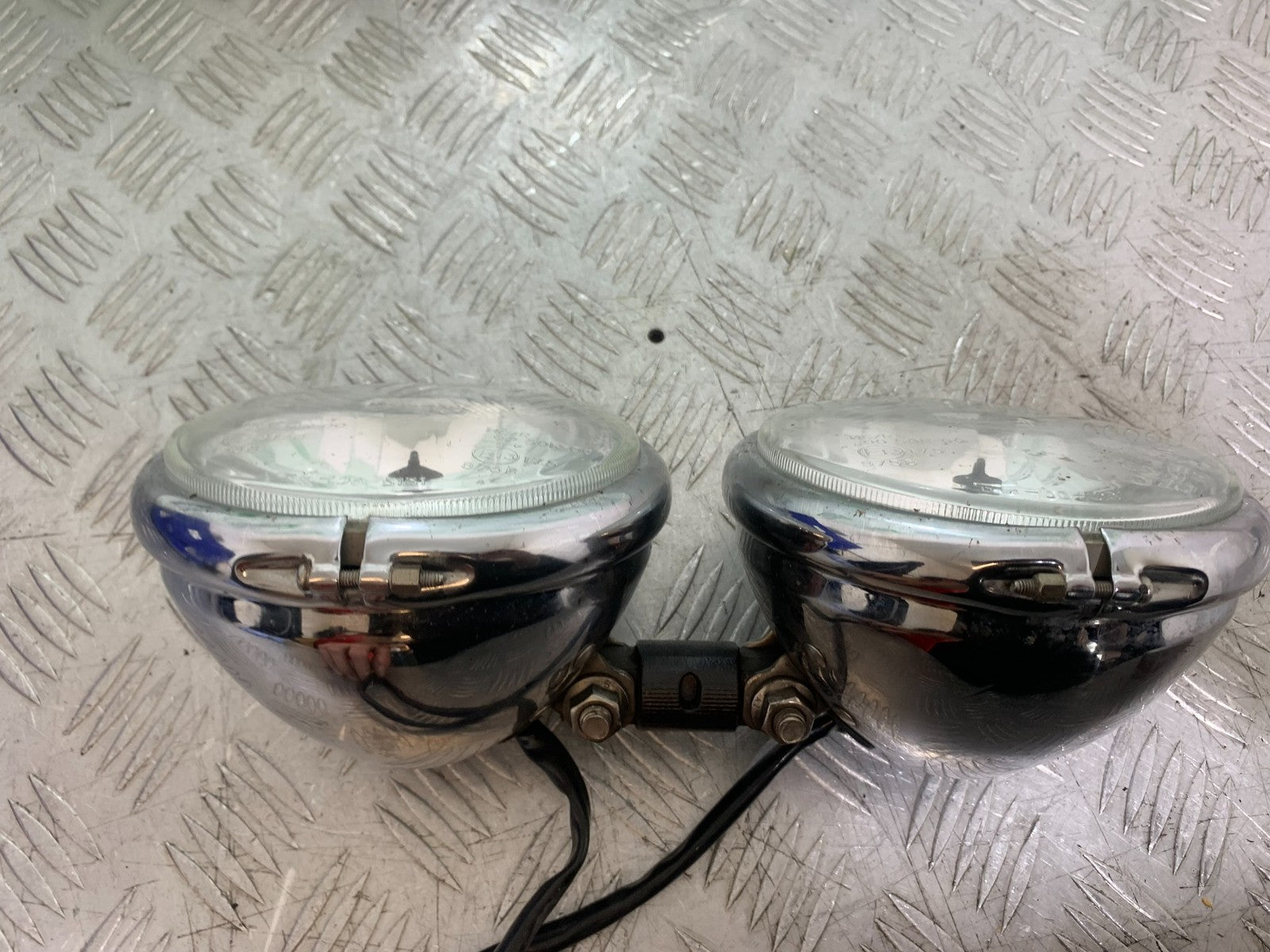 TRIUMPH 1050 SPEED TRIPLE HEADLIGHTS  YEAR 2005-2007 (CMB1322)