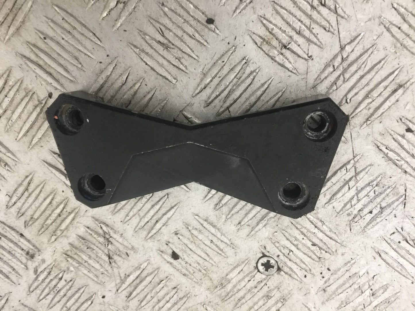 KAWASAKI Z750 Z 750 HANDLEBAR CLAMP YEAR 2004-2006  (STOCK 871)