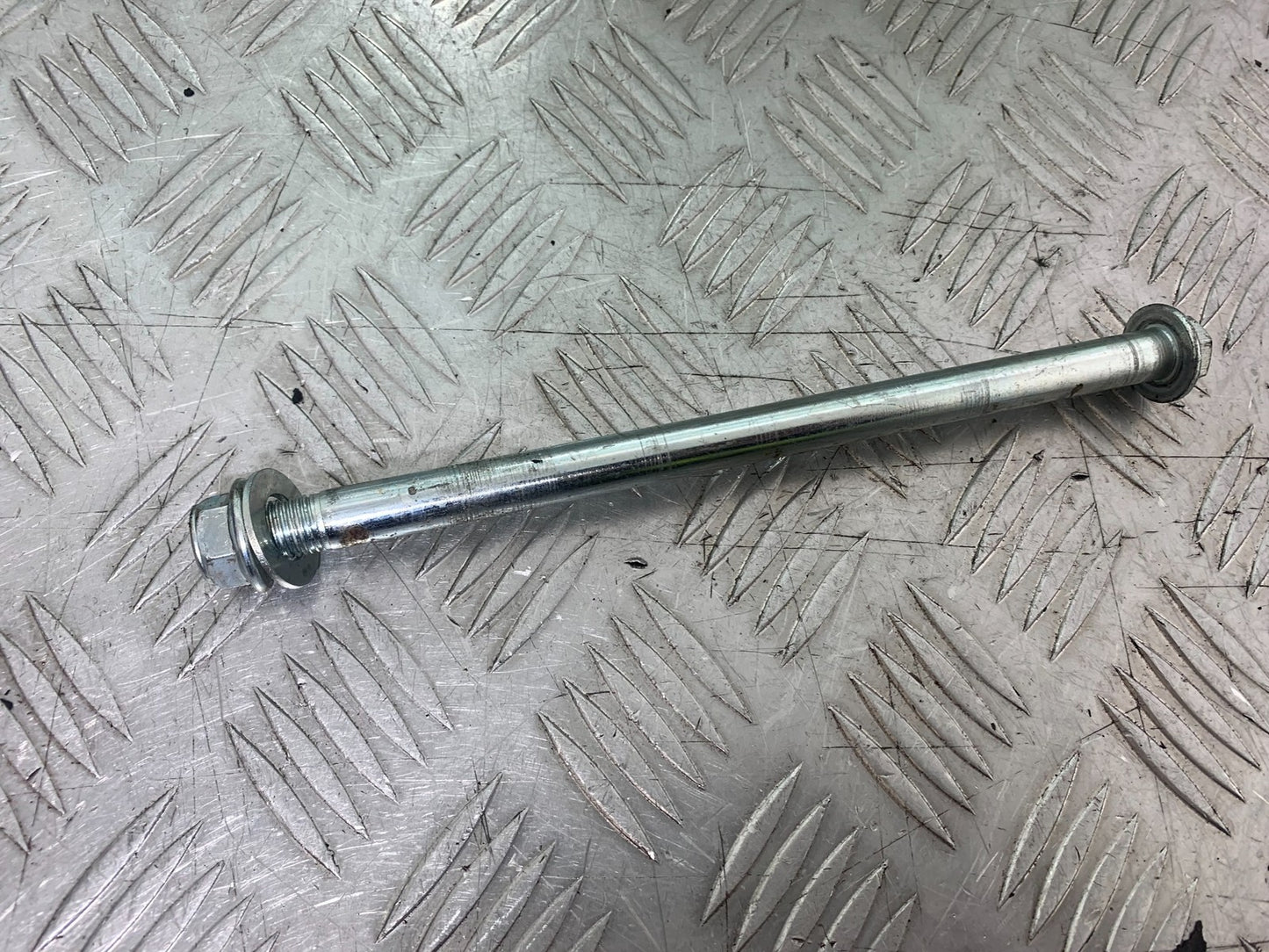 PIONEER NEVADA XF125 SWINGARM SPINDLE   YEAR 2009 (CMB1214)