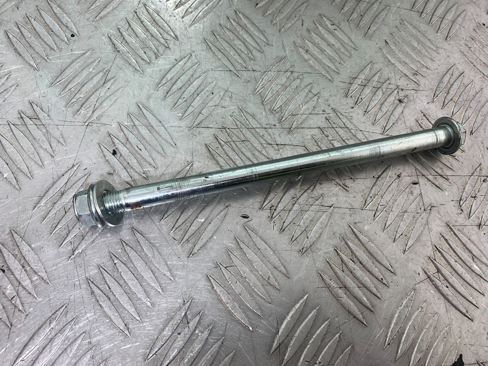 PIONEER NEVADA XF125 SWINGARM SPINDLE   YEAR 2009 (CMB1214)