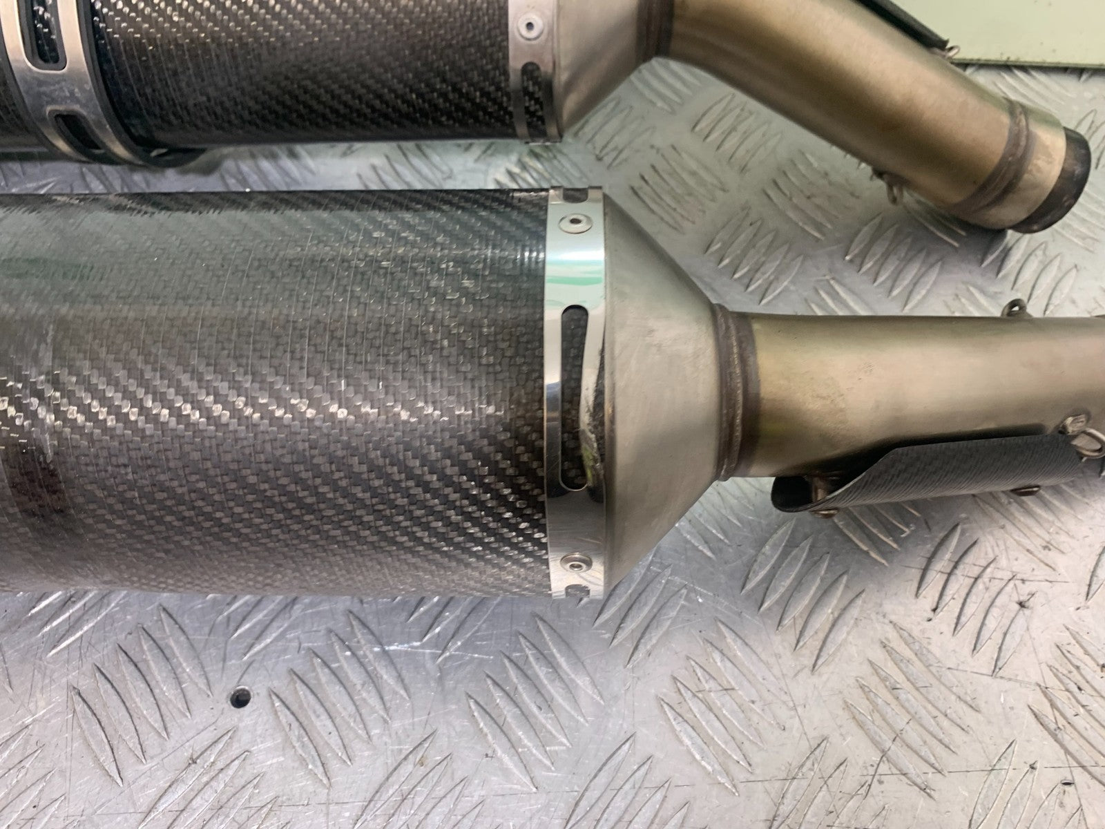 APRILIA RSV1000 R FACTORY MILLE ARROW CARBON SILENCERS   2004-09 (CMB1203)