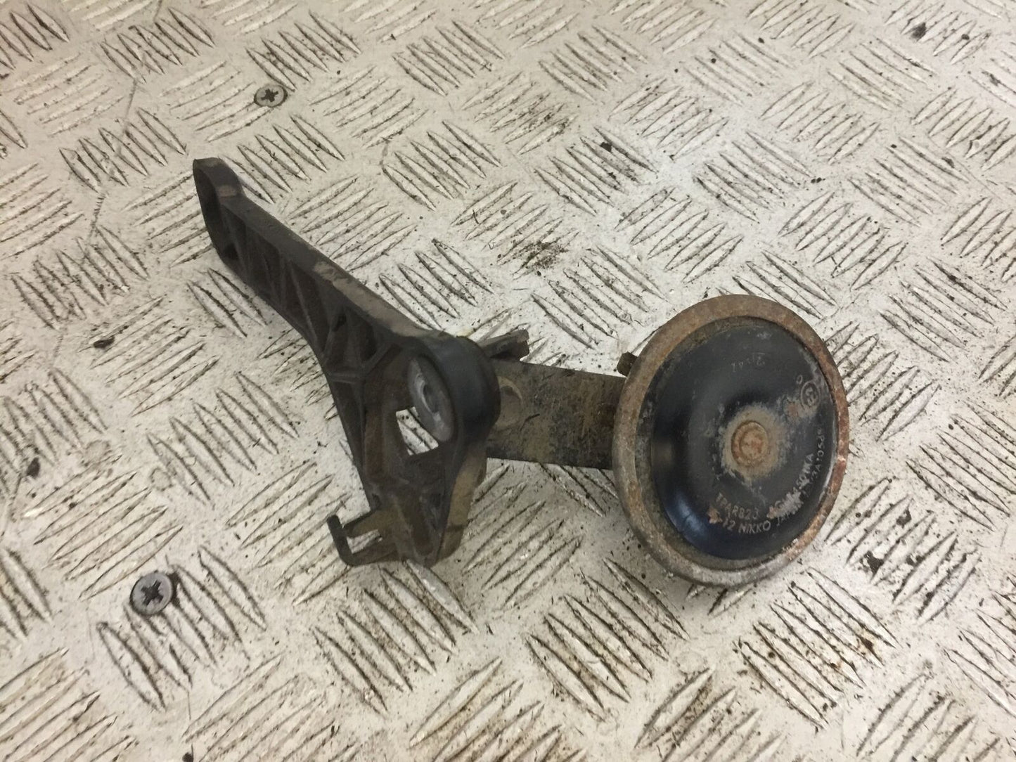 TRIUMPH TROPHY 1215 SE HORN AND BRACKET  2012-2017 (STOCK 740)