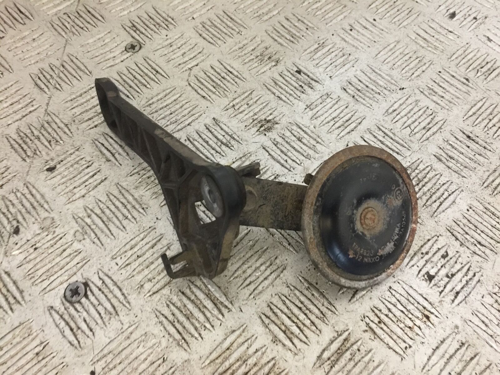 TRIUMPH TROPHY 1215 SE HORN AND BRACKET  2012-2017 (STOCK 740)
