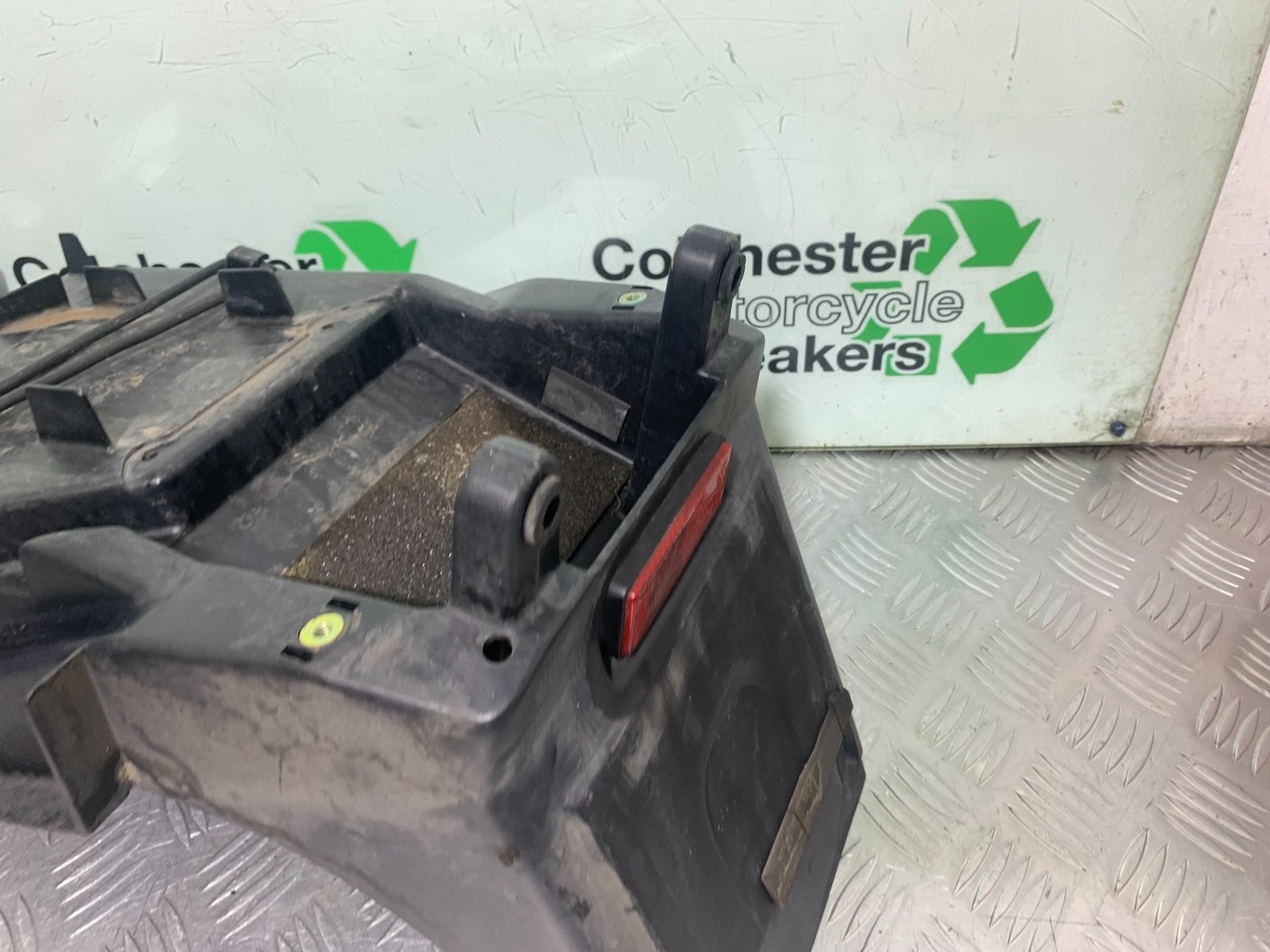 HONDA VFR800 PRE V-TEC REAR MUDGUARD   YEAR 1998-2001 (CMB1233)