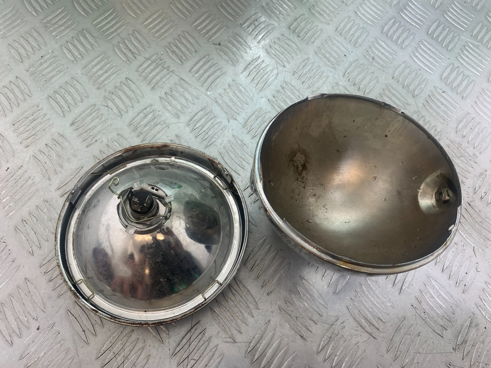 KAWASAKI GT550 GT 550 HEADLIGHT   YEAR 1984-87 (CMB1141)