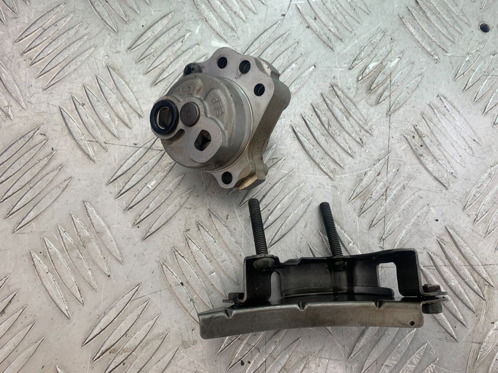 APRILIA 650 PAGASO STRADA OIL PUMP  YEAR 2005-2010 (CMB1057)