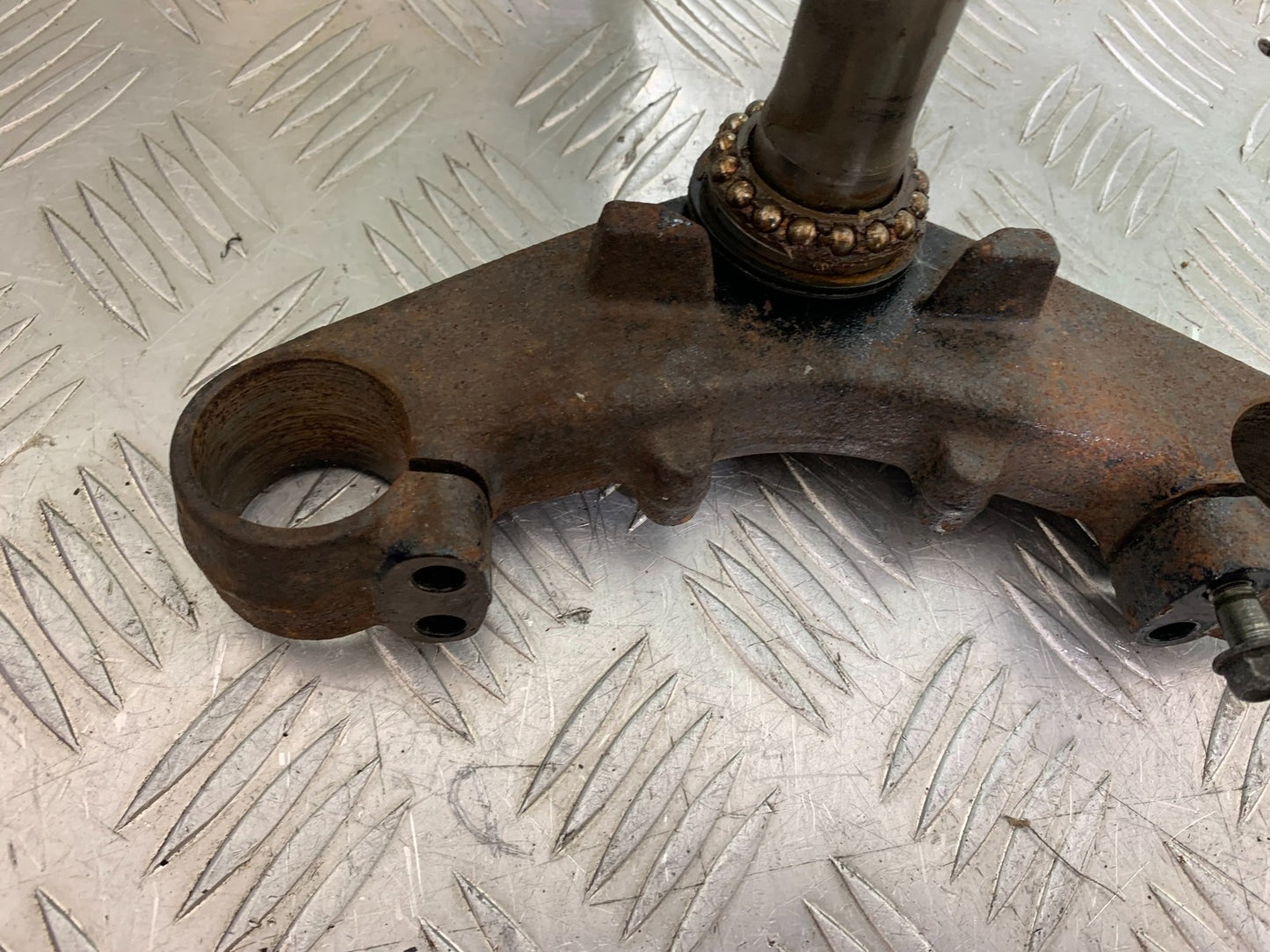 HONDA XL125 VARADERO BOTTOM YOKE  YEAR 2001-2006  (CMB1304)