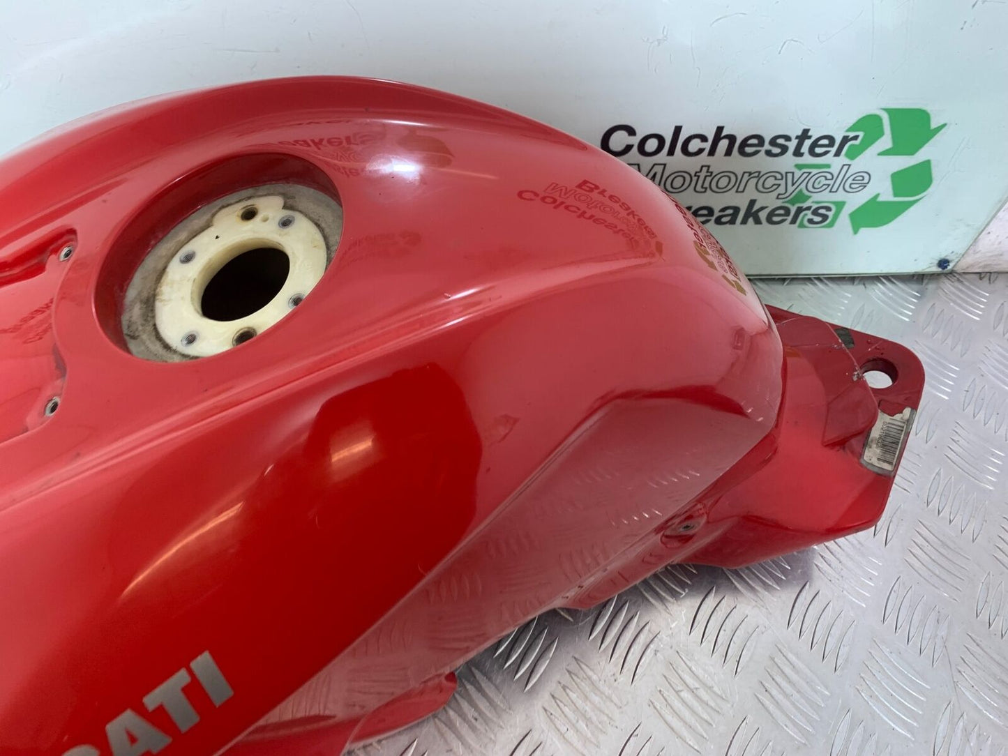 DUCATI STREETFIGHTER 848 PETROL TANK  YEAR 2011-2016 (CMB1050)