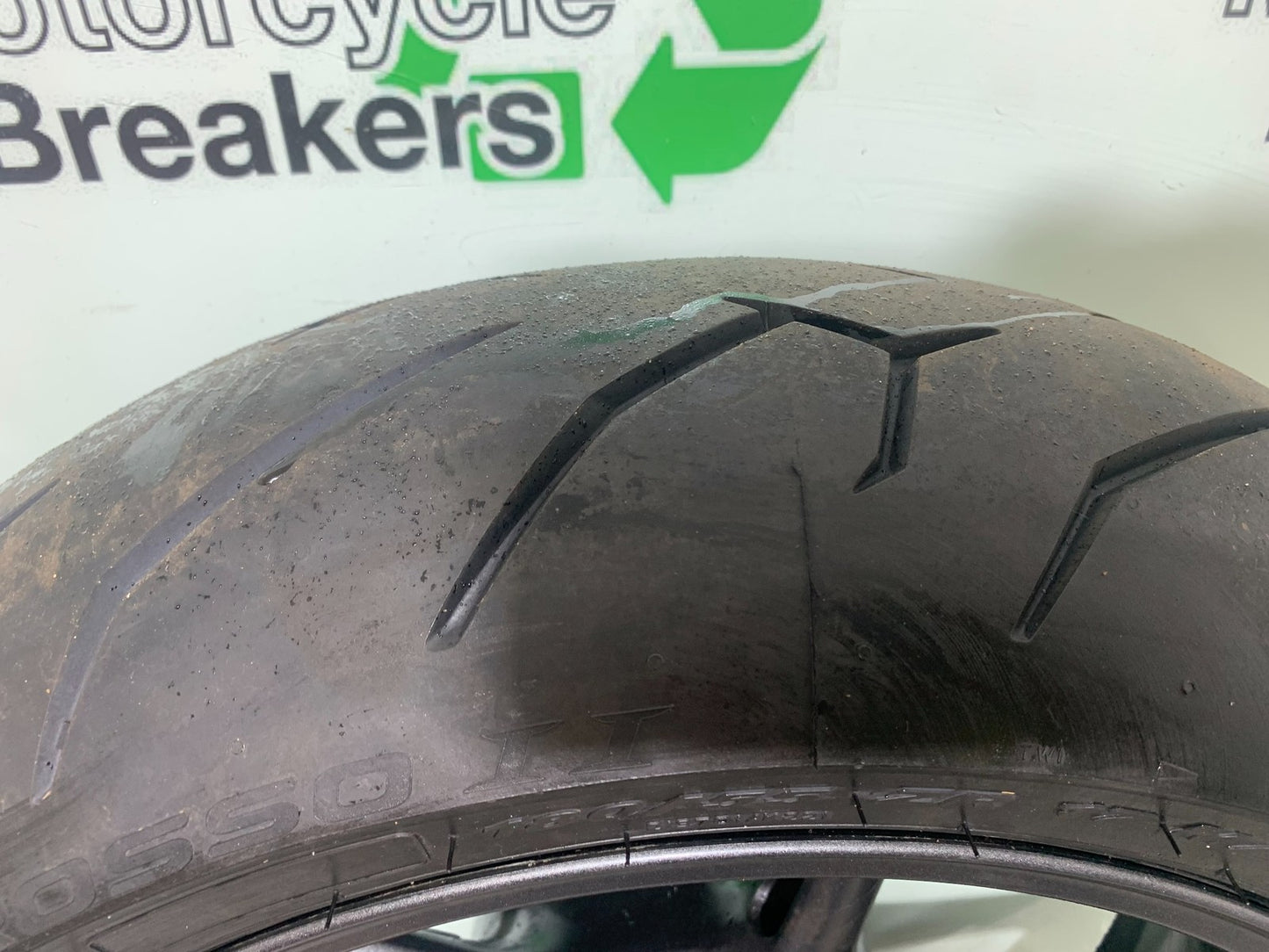 TRIUMPH 675 STREET TRIPLE R REAR WHEEL  YEAR 2013 - 2016 (CMB1221)