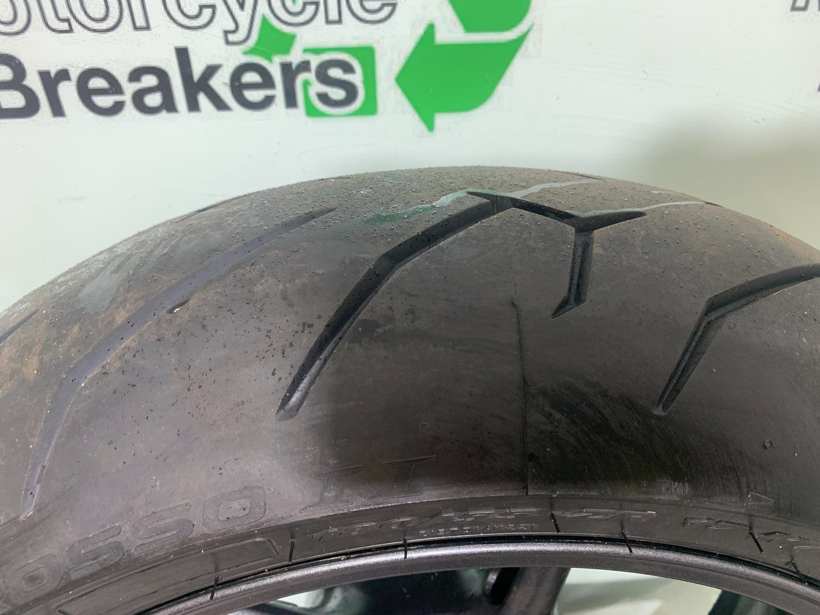 TRIUMPH 675 STREET TRIPLE R REAR WHEEL  YEAR 2013 - 2016 (CMB1221)