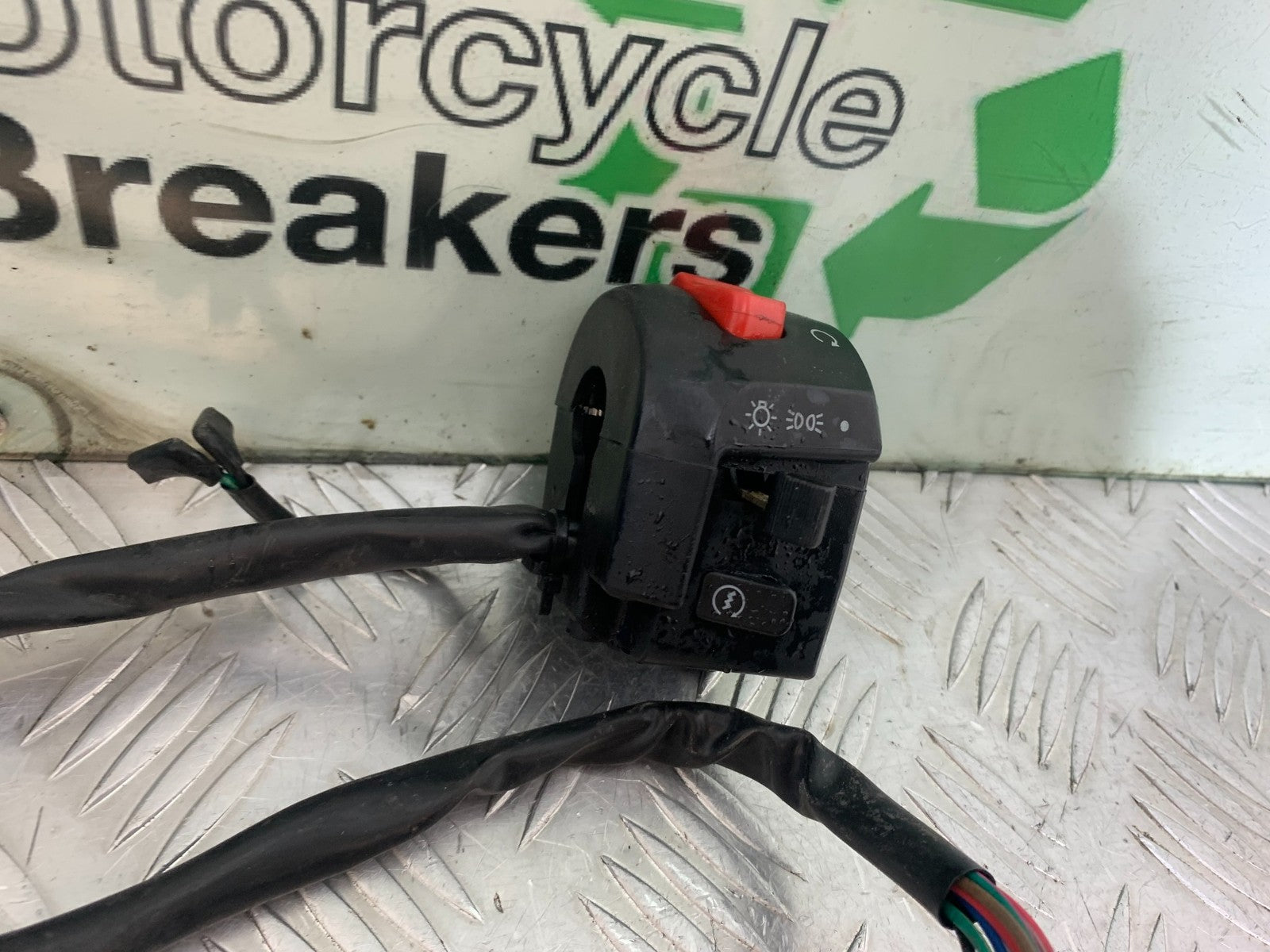 NECO ALEXONE 125 RIGHT SWITCH GEAR YEAR 2016-2022  (CMB1273)