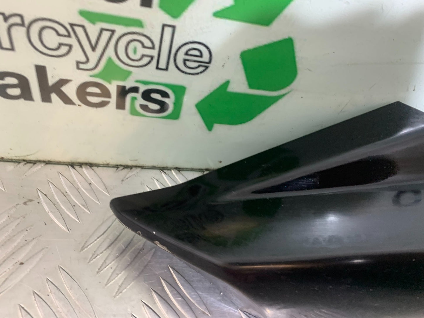 YAMAHA FZS600 FAZER 600 RIGHT TAIL PIECE  YEAR 1998-2001 (CMB1267)