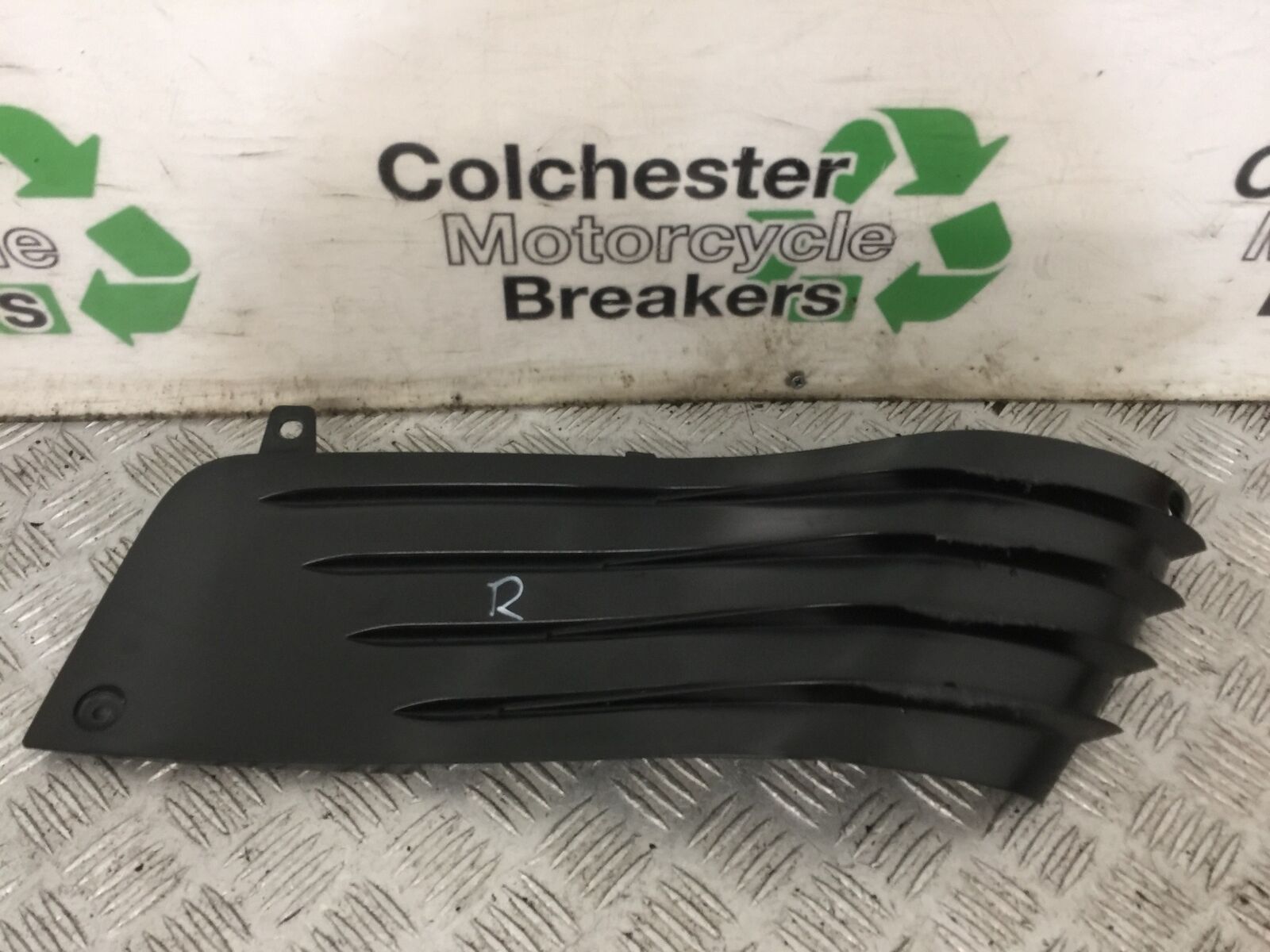 KAWASAKI ZZR1400 ZZR 1400 RIGHT INFILL PANEL  YEAR 2007-11(STOCK 893)