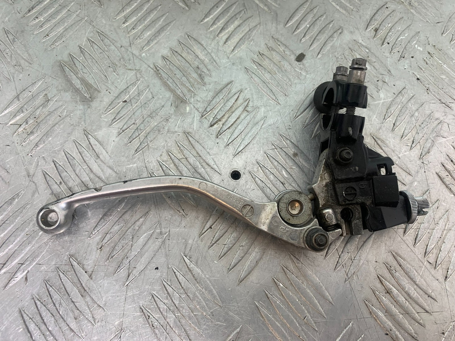 TRIUMPH 675 STREET TRIPLE CLUTCH LEVER AND BRACKET   2013-2016 (CMB1186)