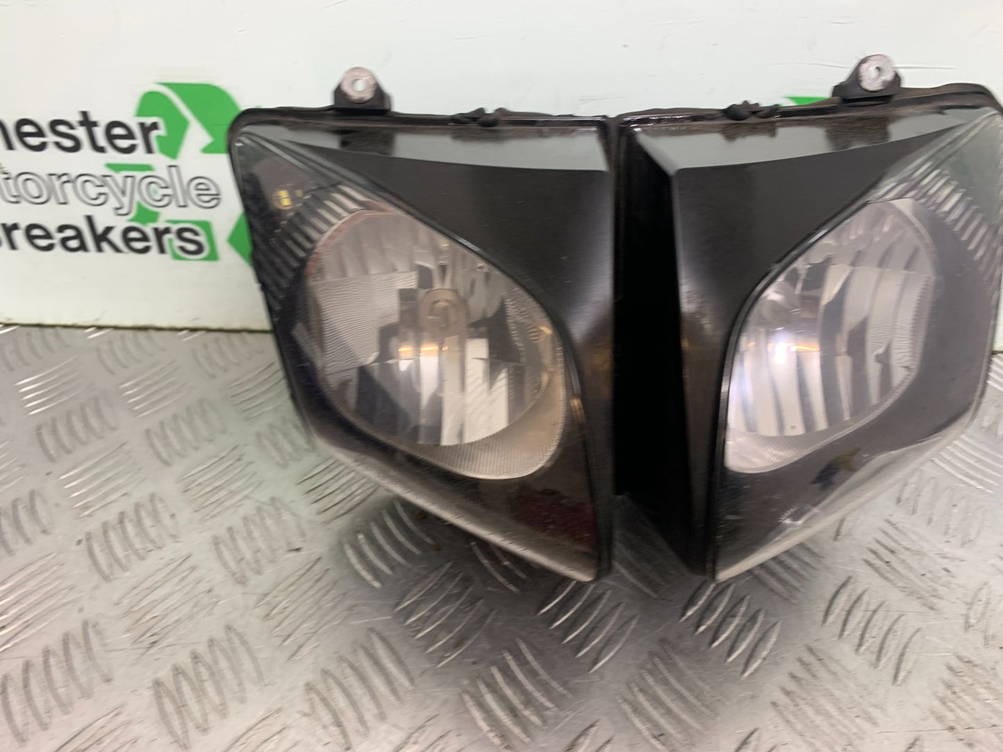 HONDA CBF600 CBF 600 HEADLIGHT YEAR 2004-07  (CMB1305)