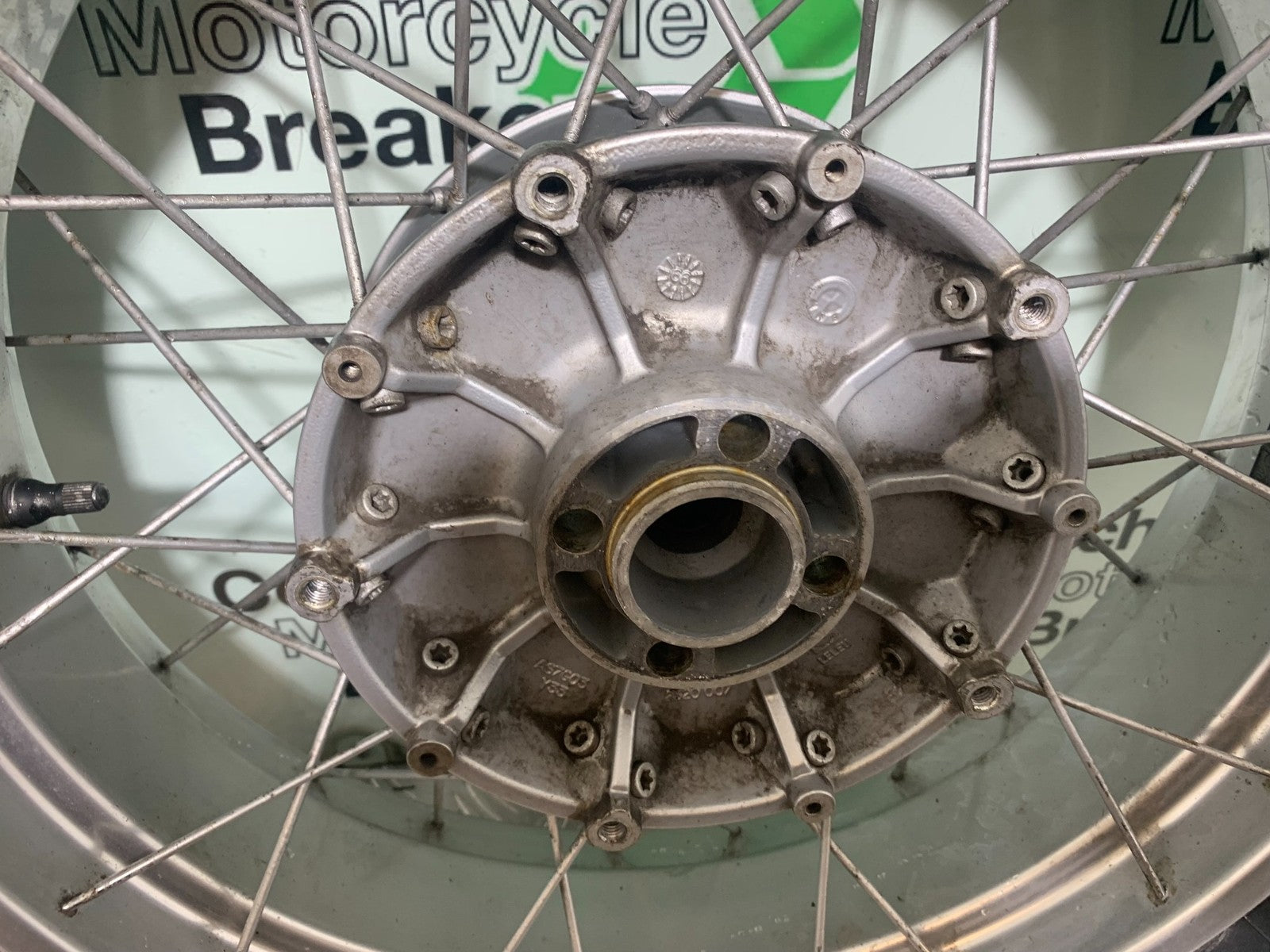 BMW R850 R R850R REAR WHEEL  (NEW TYRE) YEAR 1994-2002 (CMB1170)