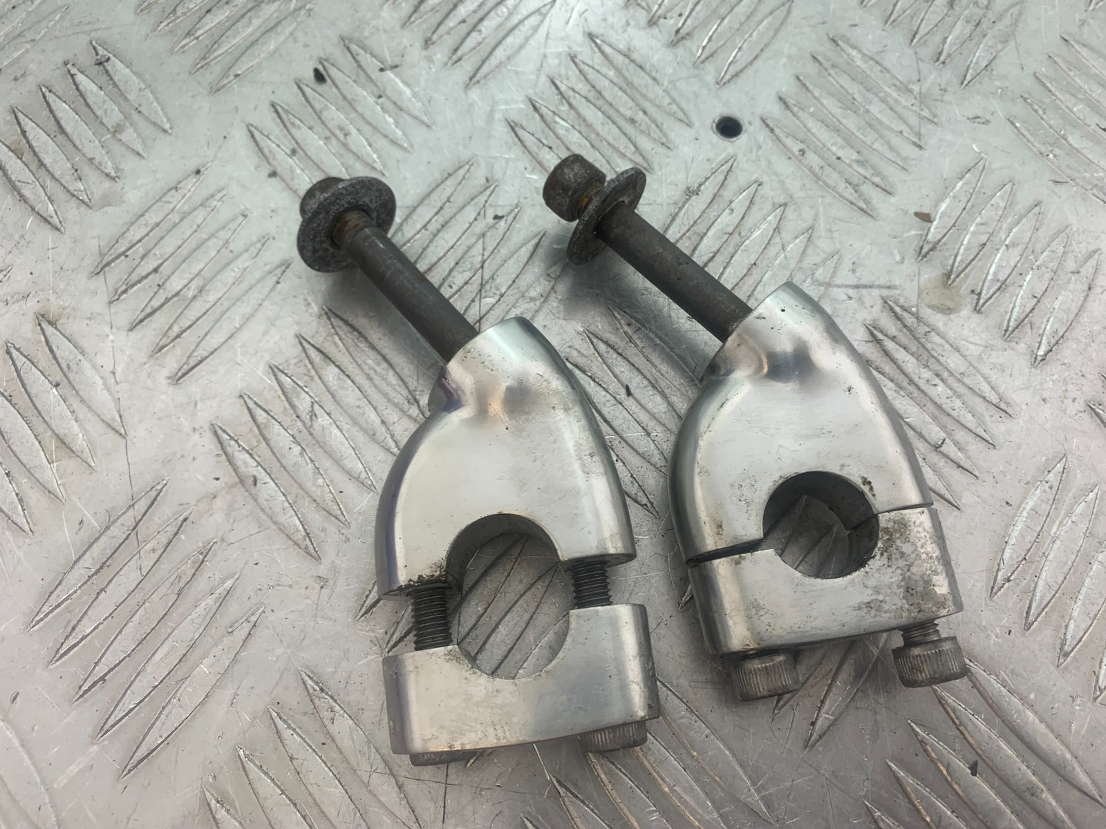 YAMAHA XV535 XV 535 VIRAGO HANDLEBAR RISERS   YEAR 1994-02 (CMB1139)