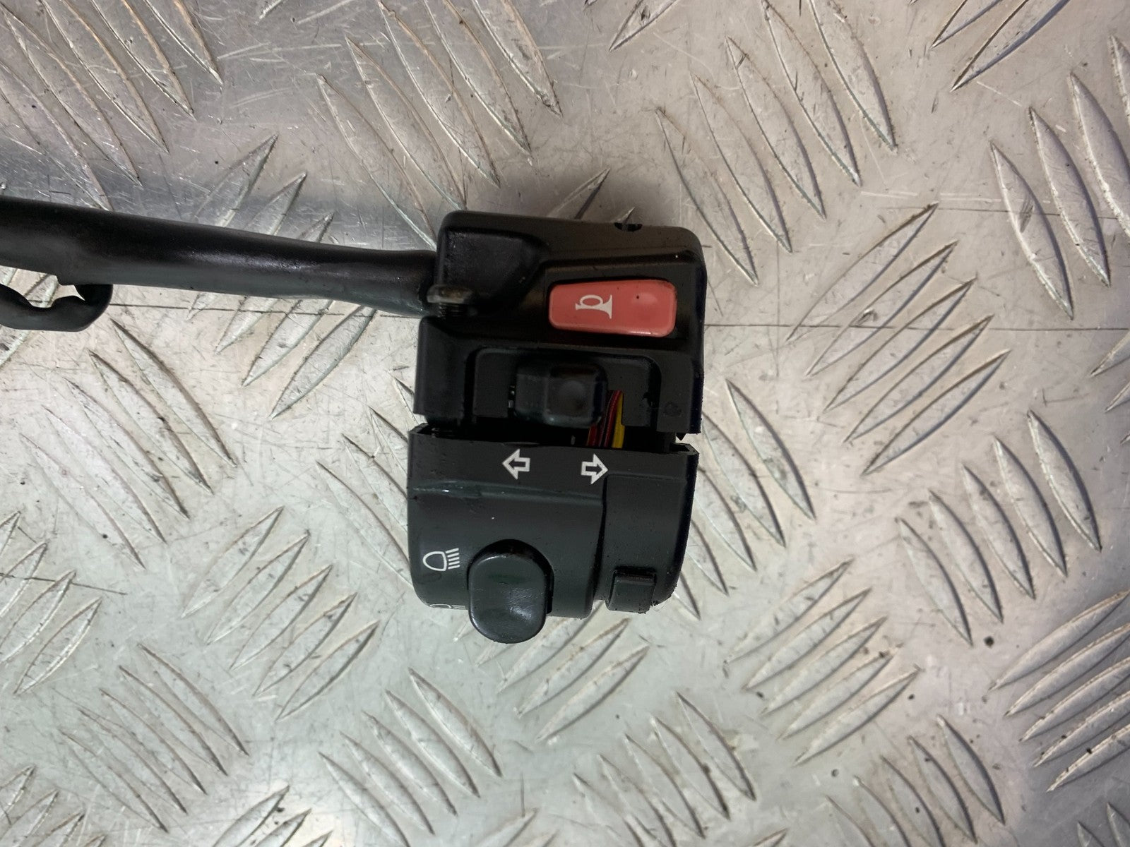 TRIUMPH SPEED TRIPLE R 1050 LEFT SWITCH GEAR   2009 (CMB1183)