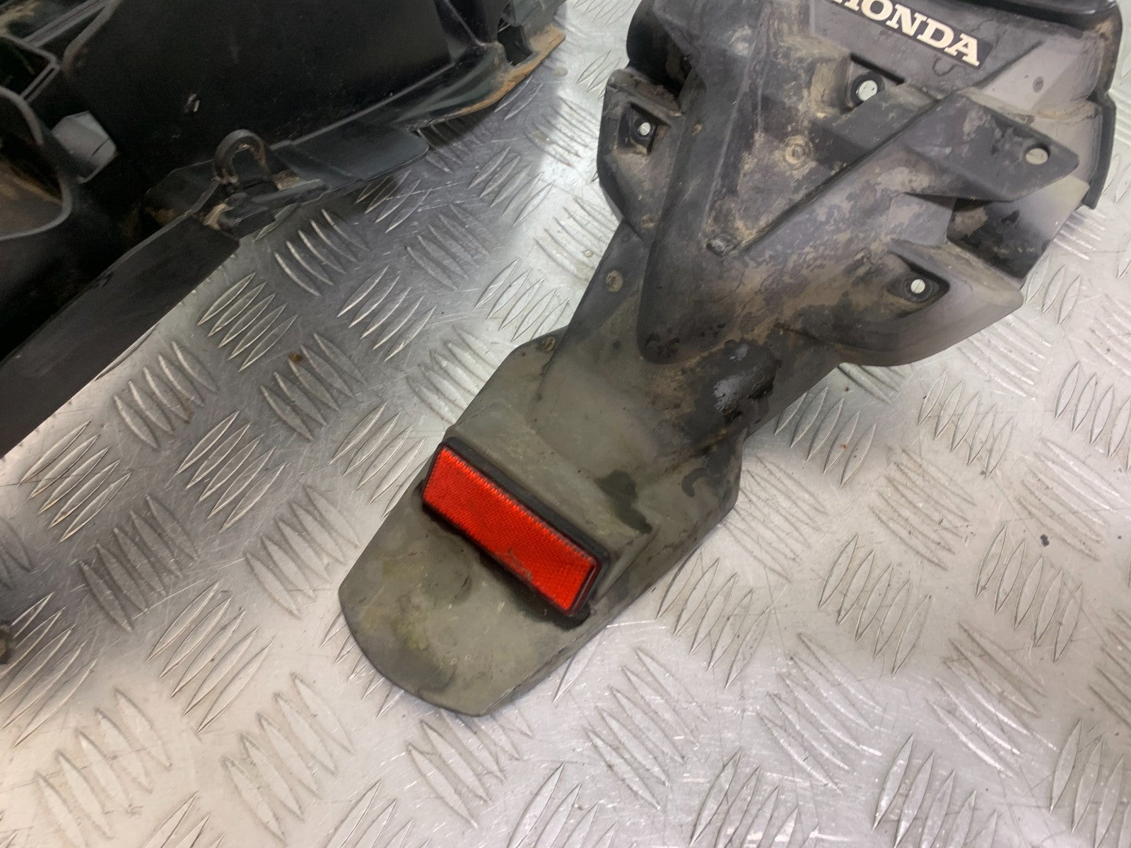 HONDA CBF125 CBF 125 REAR MUDGUARD YEAR 2009-14 (CMB1182)