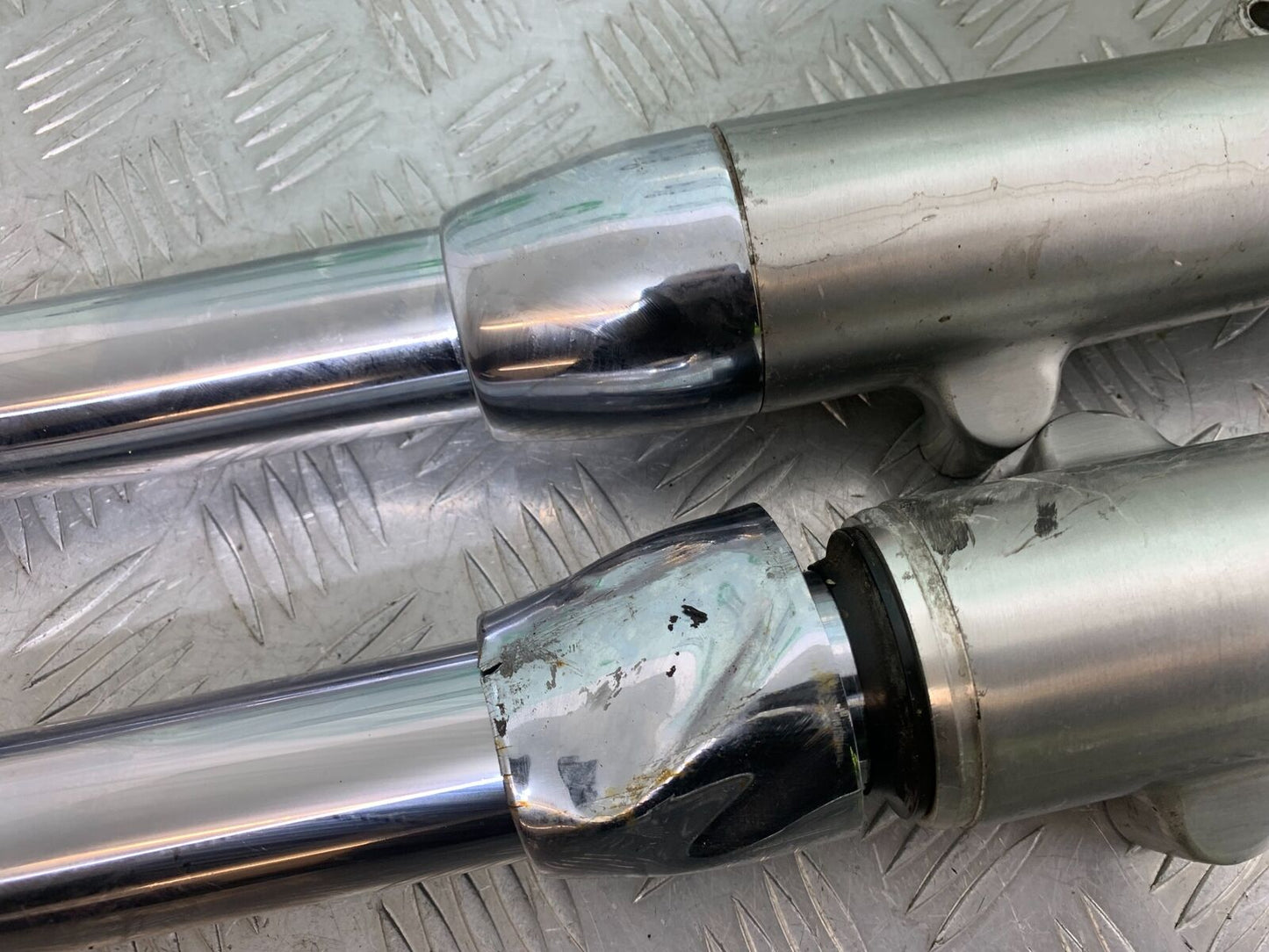TRIUMPH THUNDERBIRD 1600 FORKS (DAMAGED)  YEAR 2011 (CMB1107)