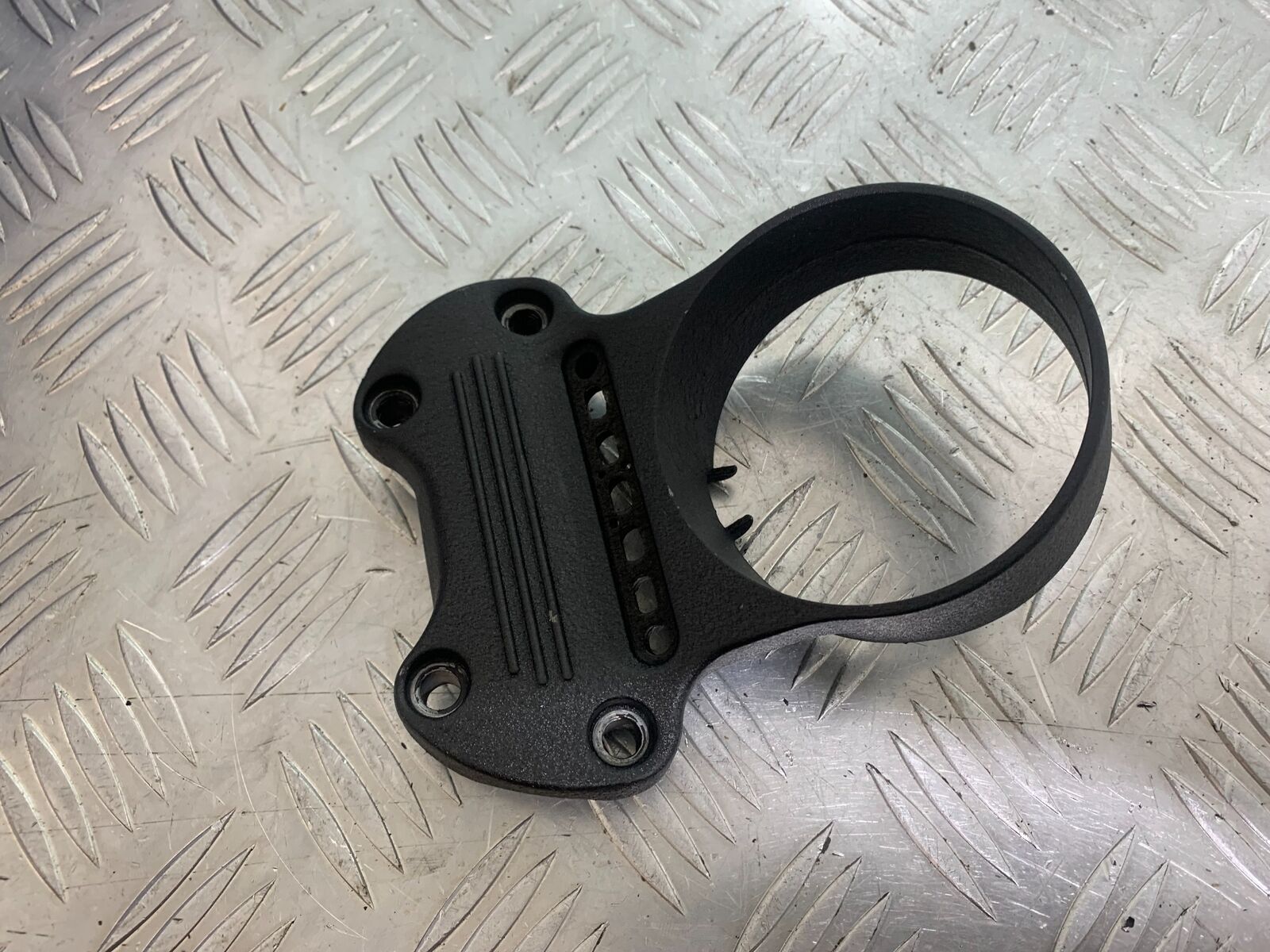 HARLEY DAVIDSON XL883 N IROD SPEEDO MOUNTING BRACKET   YEAR 2020  (CMB1116)