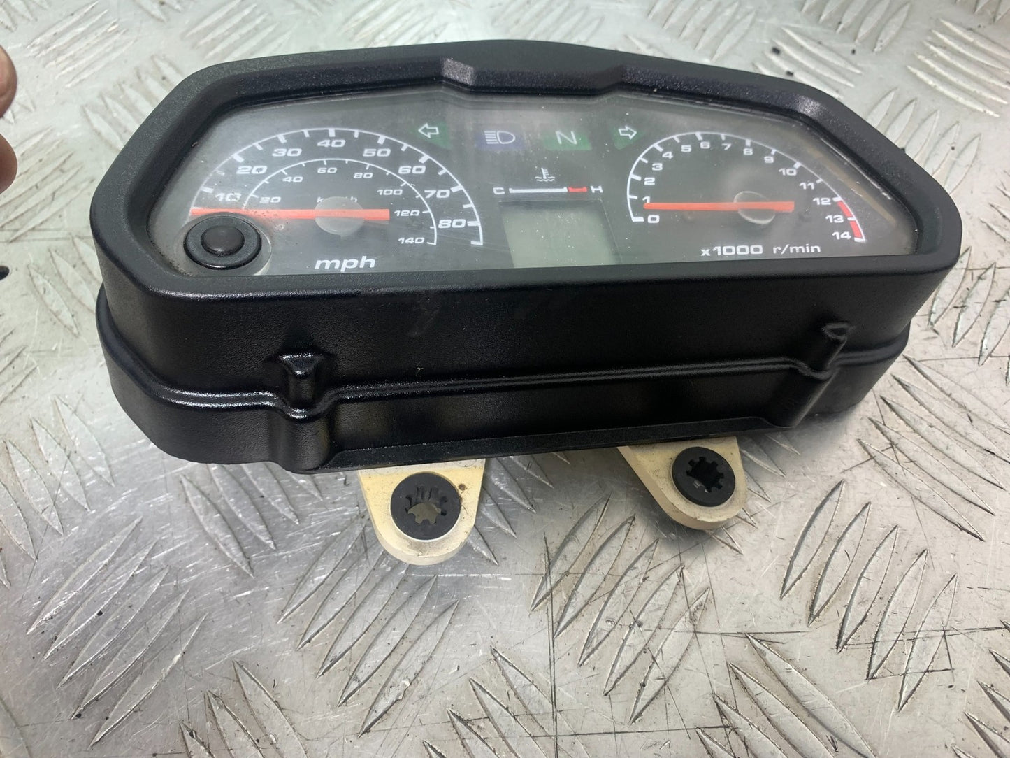 HONDA XL125 VARADERO CLOCKS SPEEDO DASH   YEAR 2001-2006  (CMB1210)